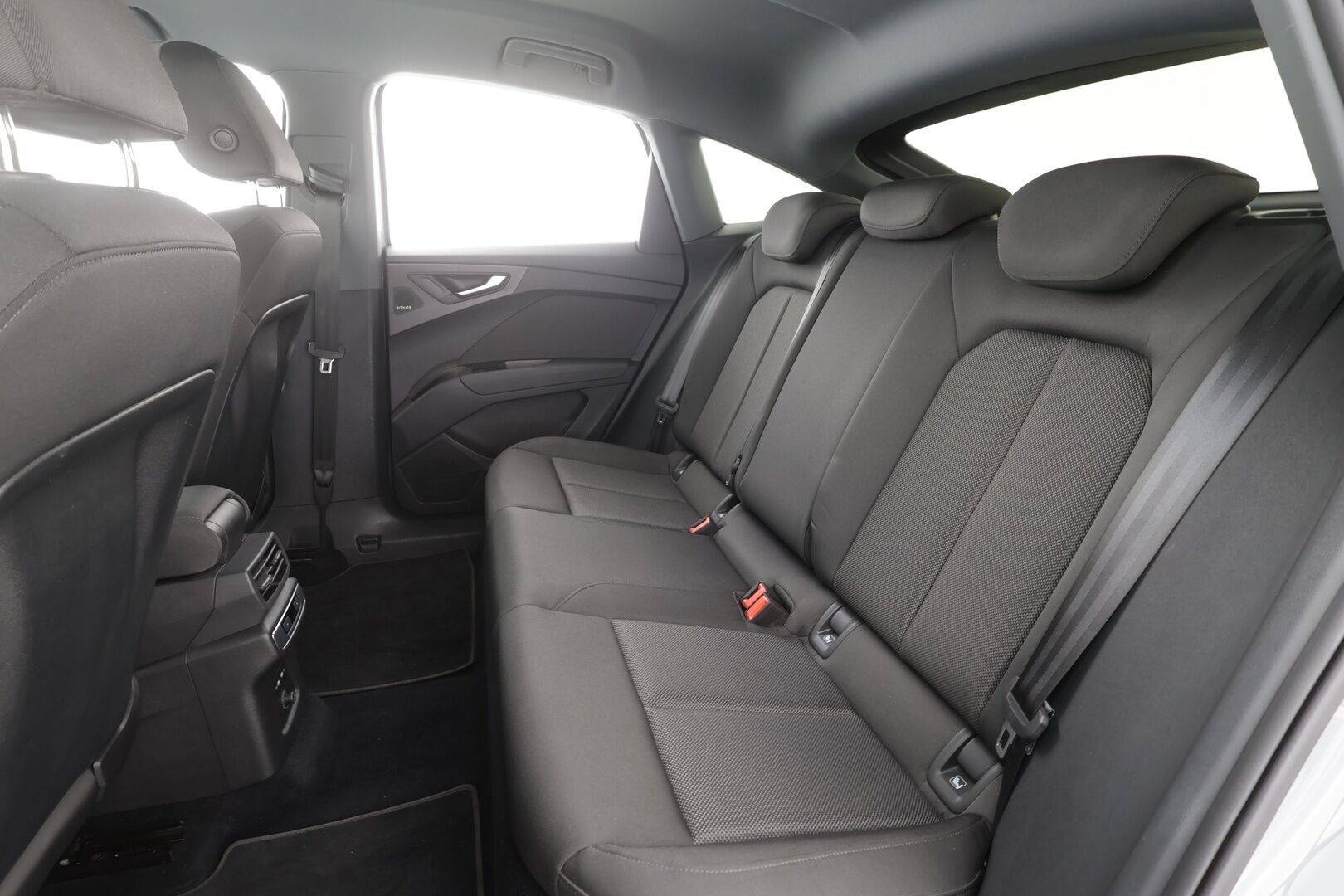 Audi Q4 e-tron 2023 40 e-tron Sportback - | ACC | ILP | SONOS | P.Kamera | Navi | Matrix-LED | Digimittari | Kaistavahti | Apple&Android | Sähköluukku | 1.Om Suomi-auto | Kahdet renkaat aluvanteilla | Merkkihuollettu | Hyvät varusteet |