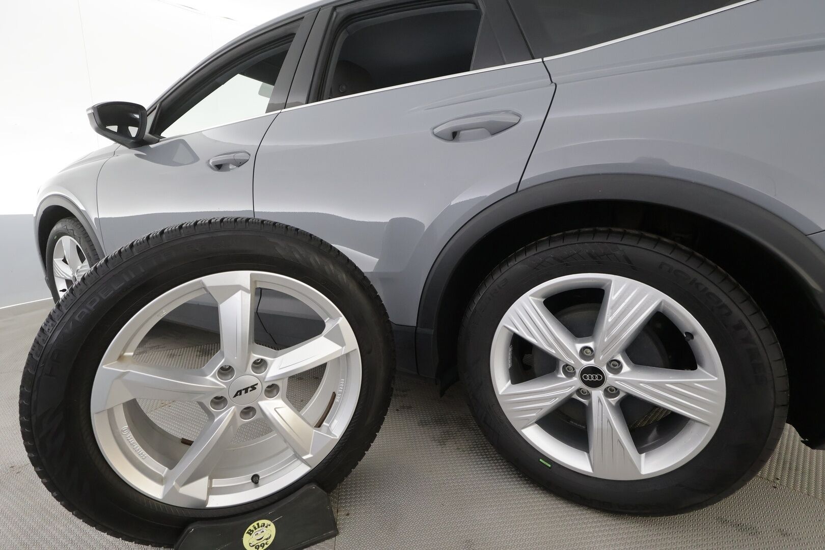 Audi Q4 e-tron 2023 40 e-tron Sportback - | ACC | ILP | SONOS | P.Kamera | Navi | Matrix-LED | Digimittari | Kaistavahti | Apple&Android | Sähköluukku | 1.Om Suomi-auto | Kahdet renkaat aluvanteilla | Merkkihuollettu | Hyvät varusteet |