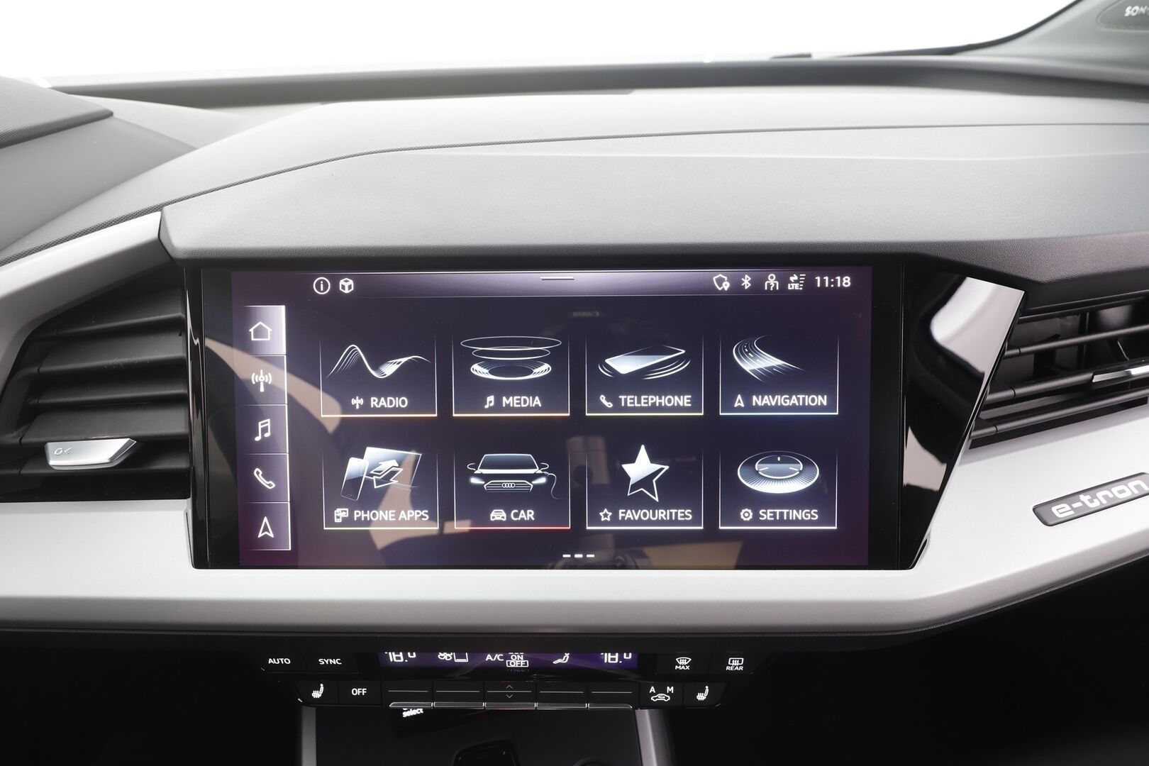 Audi Q4 e-tron 2023 40 e-tron Sportback - | ACC | ILP | SONOS | P.Kamera | Navi | Matrix-LED | Digimittari | Kaistavahti | Apple&Android | Sähköluukku | 1.Om Suomi-auto | Kahdet renkaat aluvanteilla | Merkkihuollettu | Hyvät varusteet |