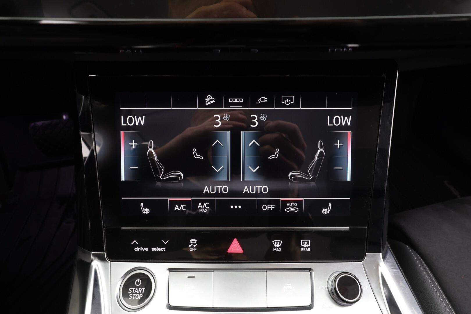 Audi Q8 e-tron 2024 50 e-tron quattro - | ACC | Koukku | Matrix | Ilma-alusta | Muistipenkki | Nahka-alcantara | P.kamera | Navi | Digimittaristo | Suomi-auto | 