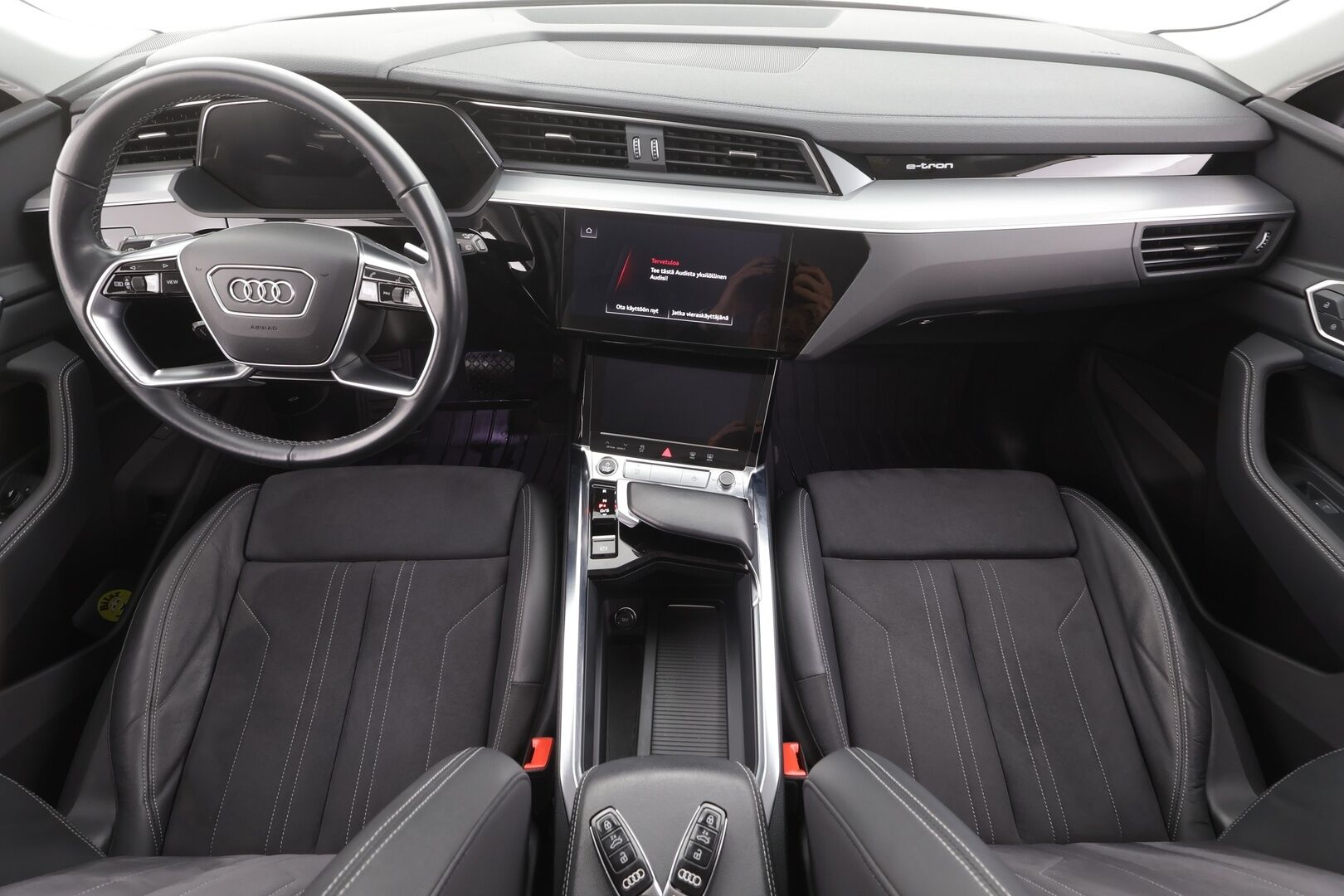 Audi Q8 e-tron 2024 50 e-tron quattro - | ACC | Koukku | Matrix | Ilma-alusta | Muistipenkki | Nahka-alcantara | P.kamera | Navi | Digimittaristo | Suomi-auto | 