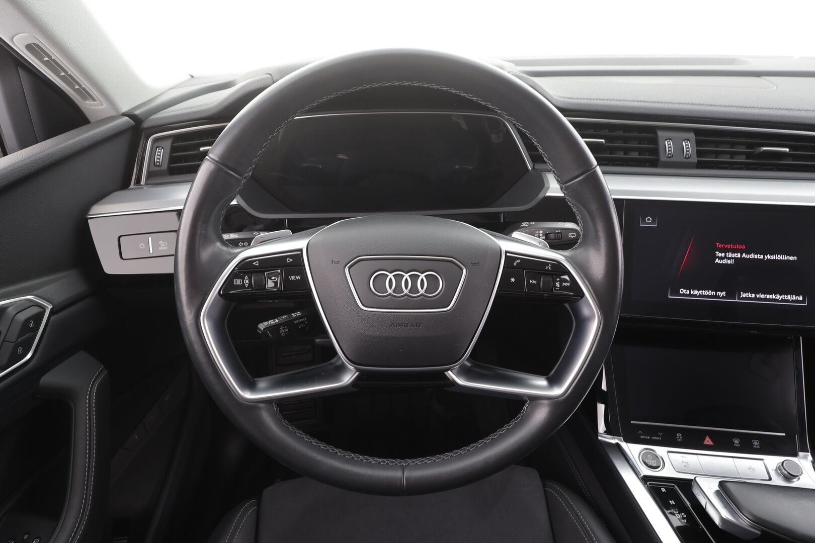 Audi Q8 e-tron 2024 50 e-tron quattro - | ACC | Koukku | Matrix | Ilma-alusta | Muistipenkki | Nahka-alcantara | P.kamera | Navi | Digimittaristo | Suomi-auto | 