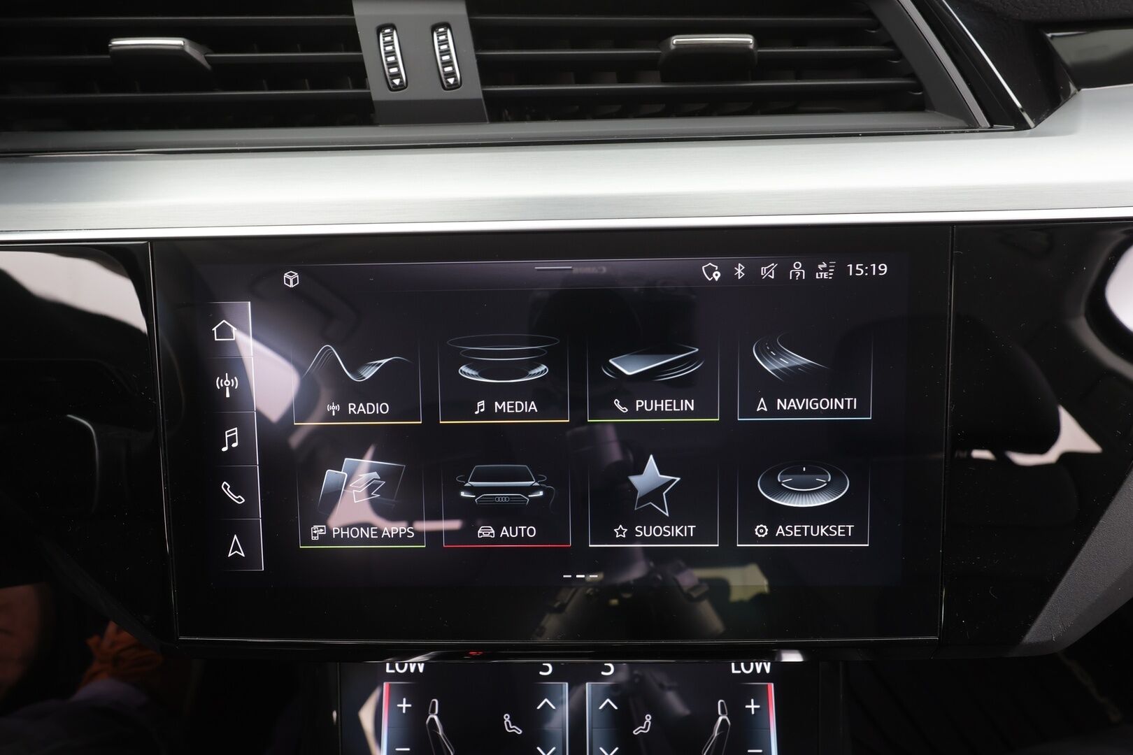 Audi Q8 e-tron 2024 50 e-tron quattro - | ACC | Koukku | Matrix | Ilma-alusta | Muistipenkki | Nahka-alcantara | P.kamera | Navi | Digimittaristo | Suomi-auto | 
