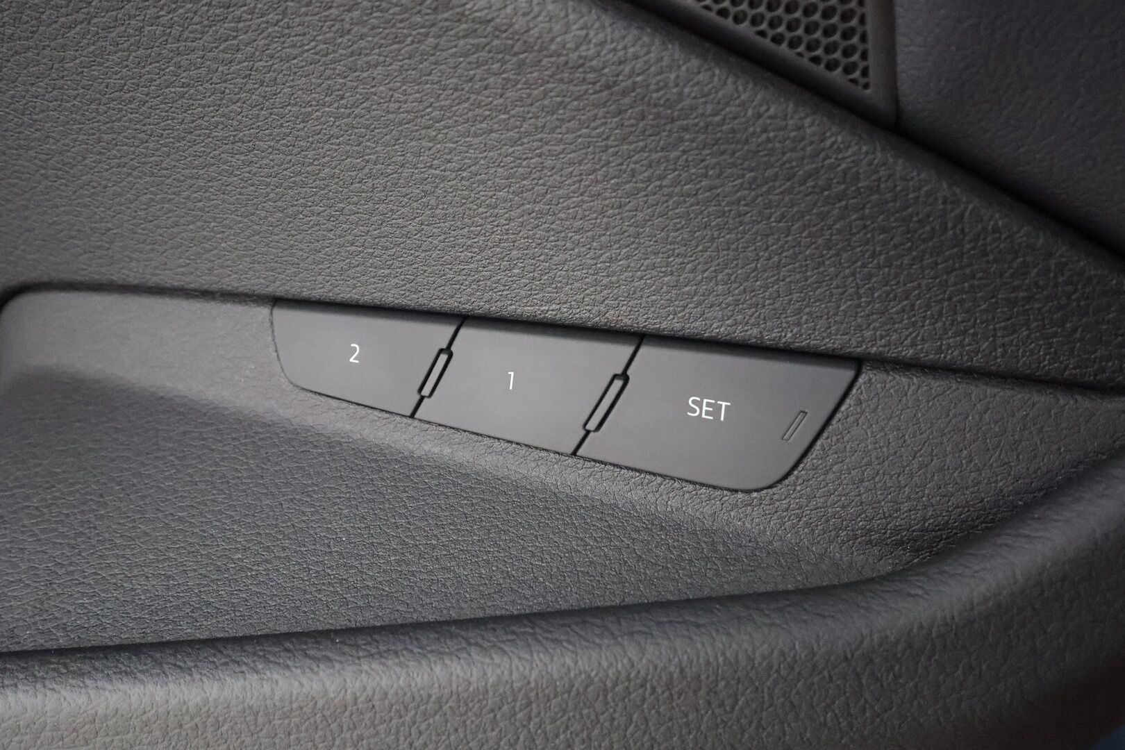 Audi Q8 e-tron 2024 50 e-tron quattro - | ACC | Koukku | Matrix | Ilma-alusta | Muistipenkki | Nahka-alcantara | P.kamera | Navi | Digimittaristo | Suomi-auto | 