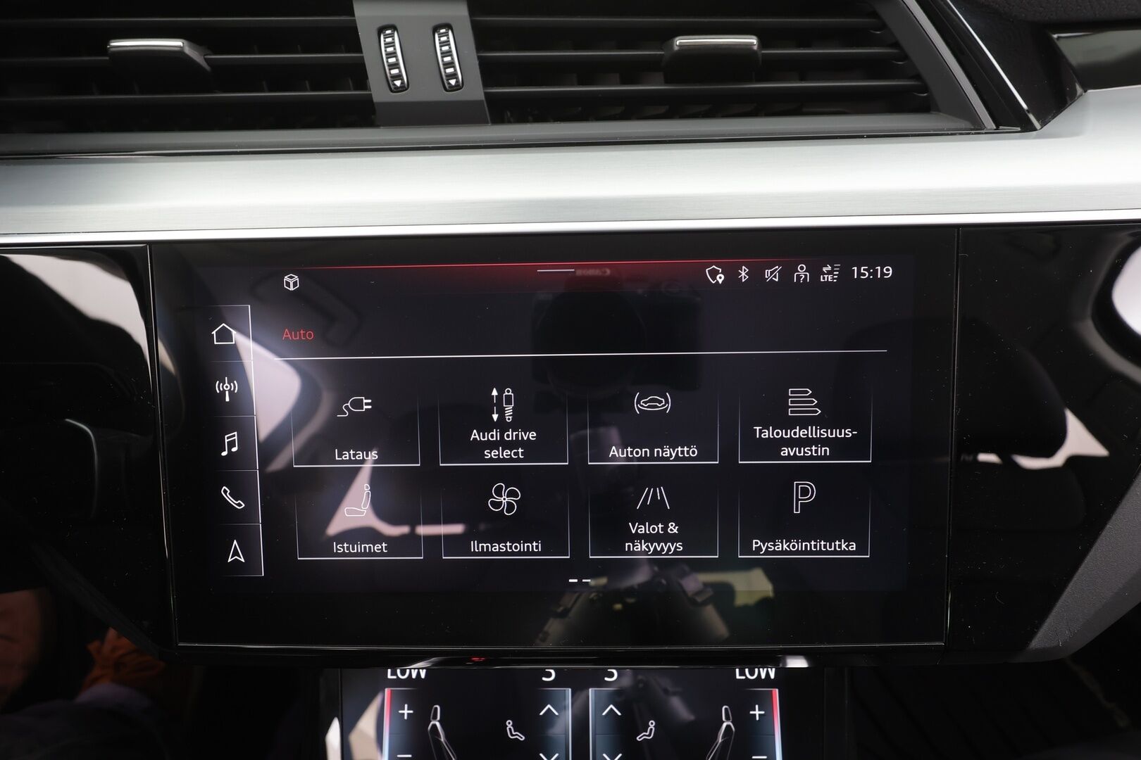 Audi Q8 e-tron 2024 50 e-tron quattro - | ACC | Koukku | Matrix | Ilma-alusta | Muistipenkki | Nahka-alcantara | P.kamera | Navi | Digimittaristo | Suomi-auto | 