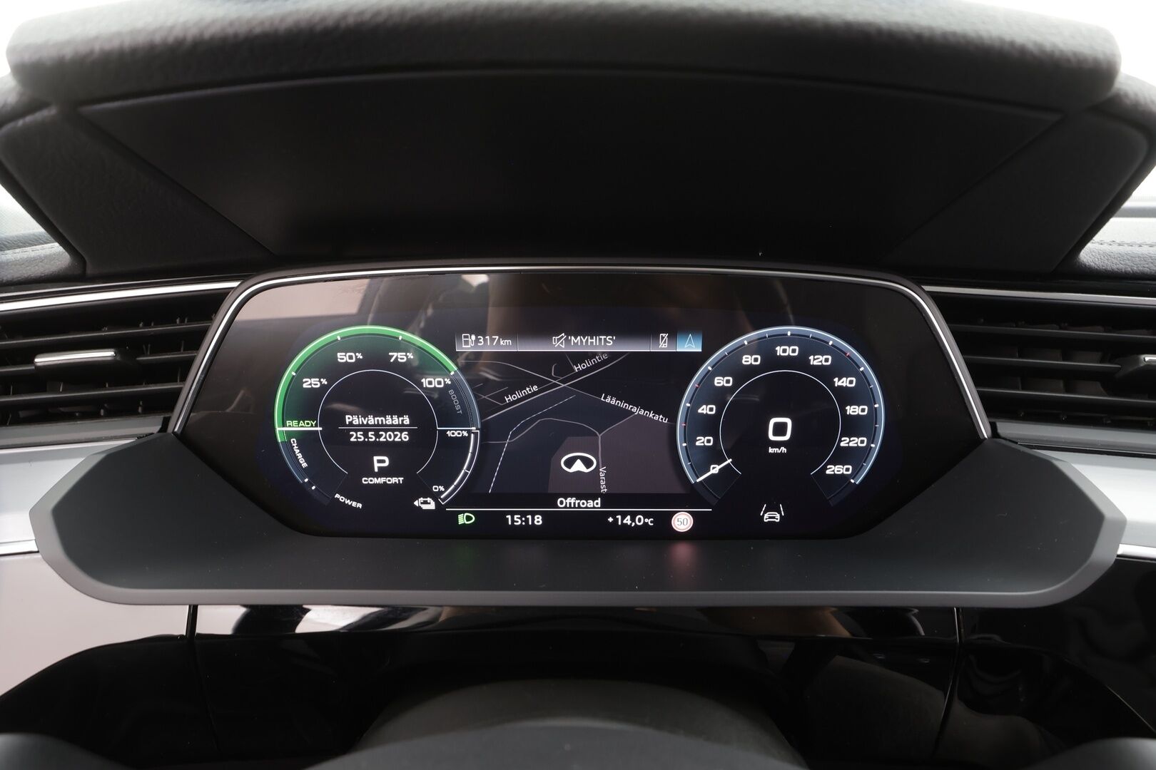 Audi Q8 e-tron 2024 50 e-tron quattro - | ACC | Koukku | Matrix | Ilma-alusta | Muistipenkki | Nahka-alcantara | P.kamera | Navi | Digimittaristo | Suomi-auto | 