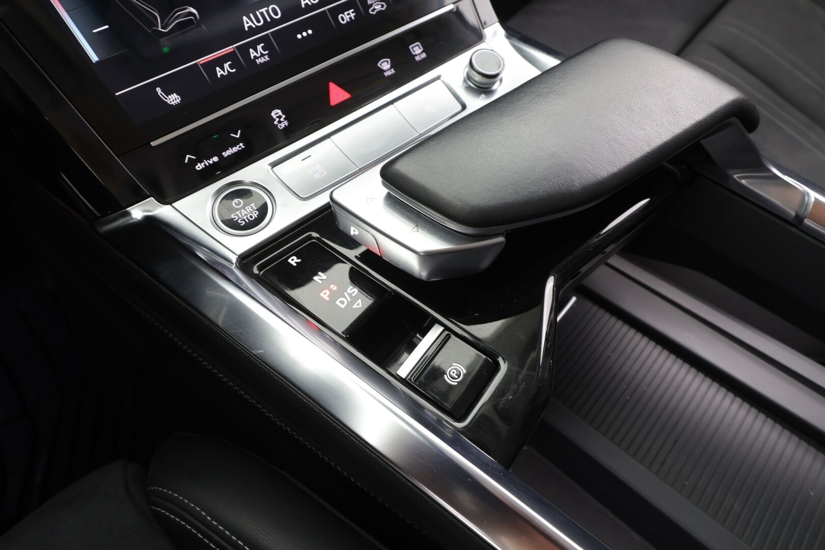 Audi Q8 e-tron 2024 50 e-tron quattro - | ACC | Koukku | Matrix | Ilma-alusta | Muistipenkki | Nahka-alcantara | P.kamera | Navi | Digimittaristo | Suomi-auto | 