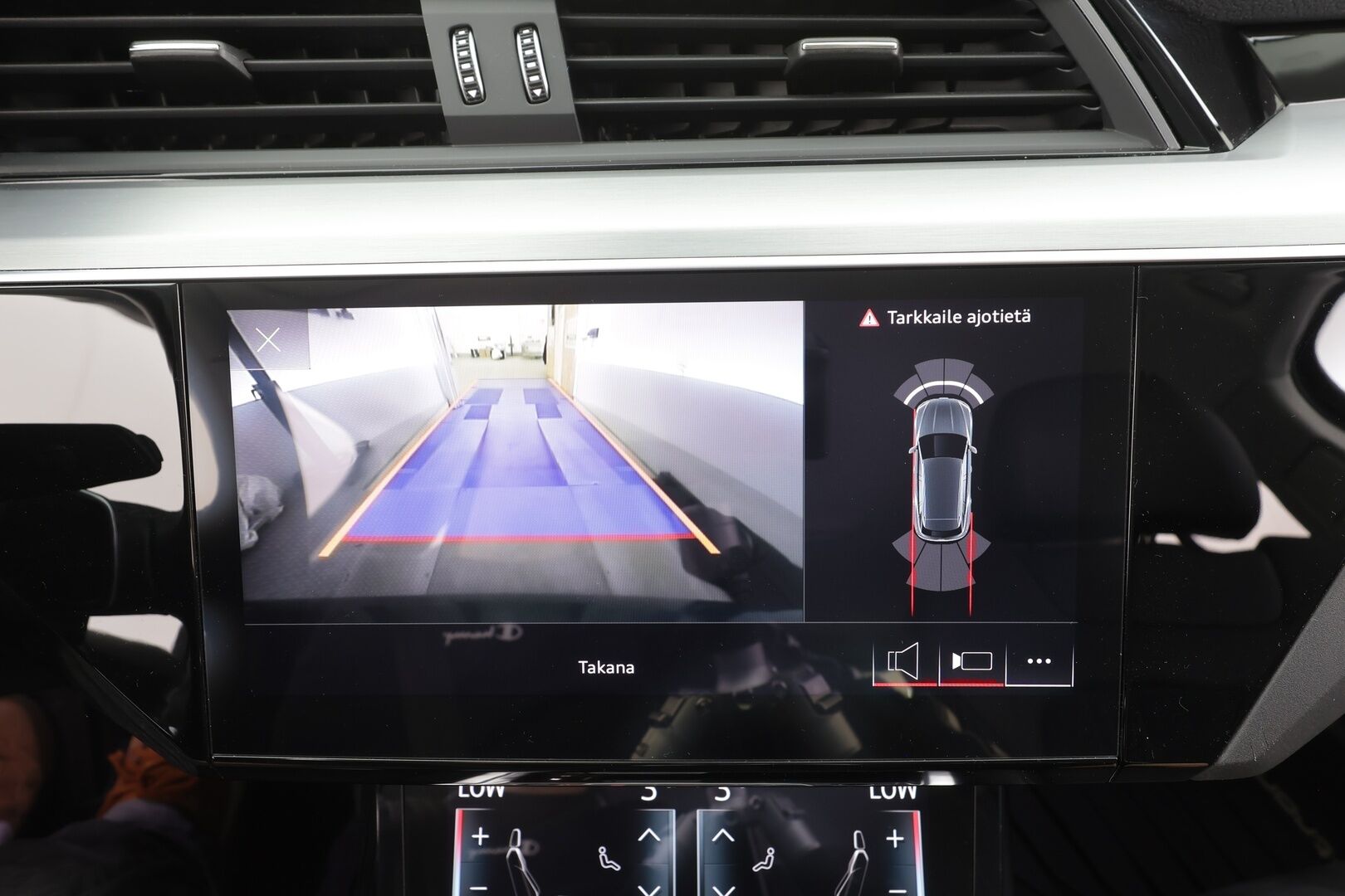 Audi Q8 e-tron 2024 50 e-tron quattro - | ACC | Koukku | Matrix | Ilma-alusta | Muistipenkki | Nahka-alcantara | P.kamera | Navi | Digimittaristo | Suomi-auto | 