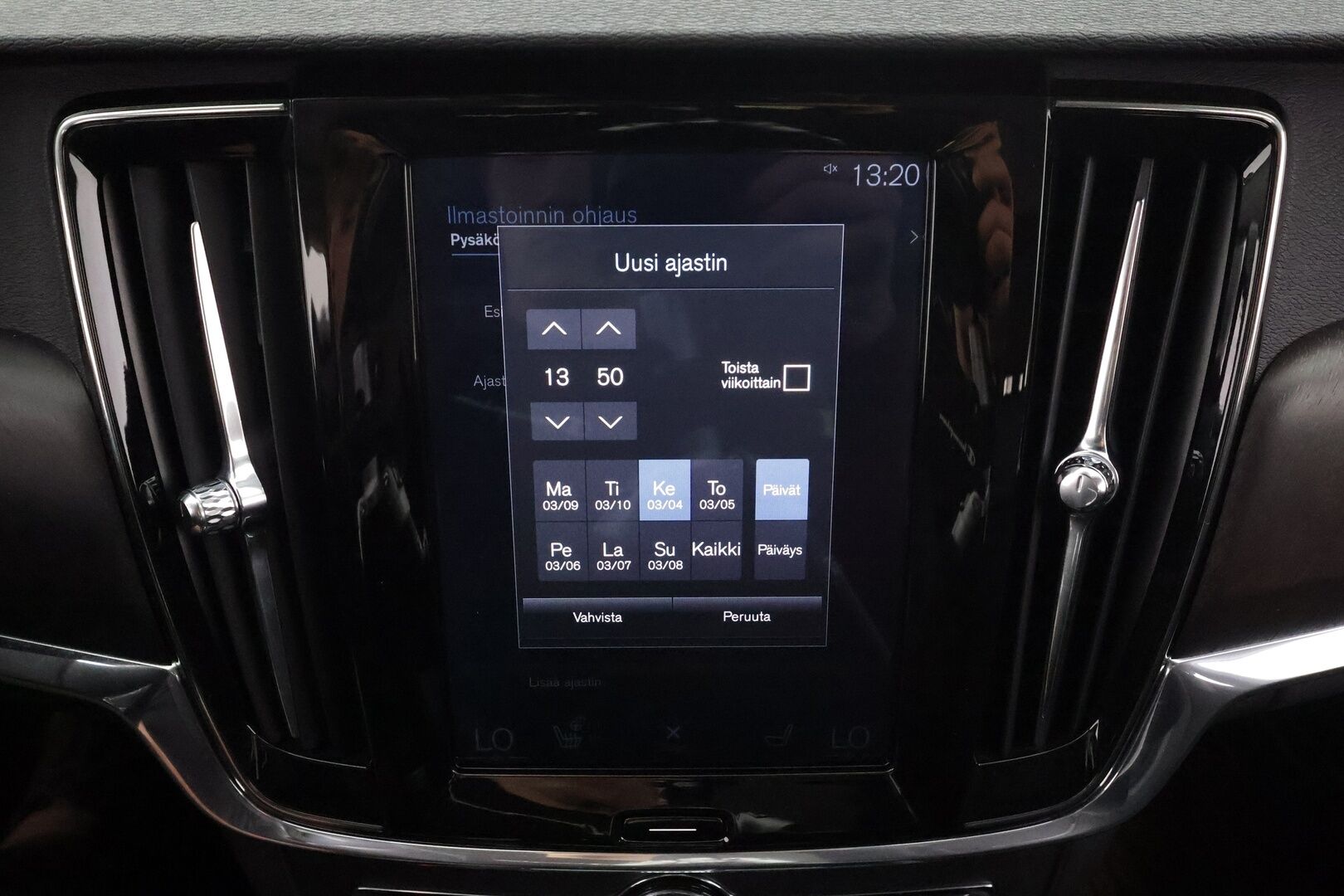 Volvo V90 Cross Country 2018 D4 AWD Business aut * Pilot assist / LED / High Performance audio / Webasto / Koukku / P.Kamera / Keyless * - Kahdet renkaat / Huippu neliveto / Kattavat varusteet - HULLUT AVAJAISHULINAT KORKOTARJOUS 3,29 %