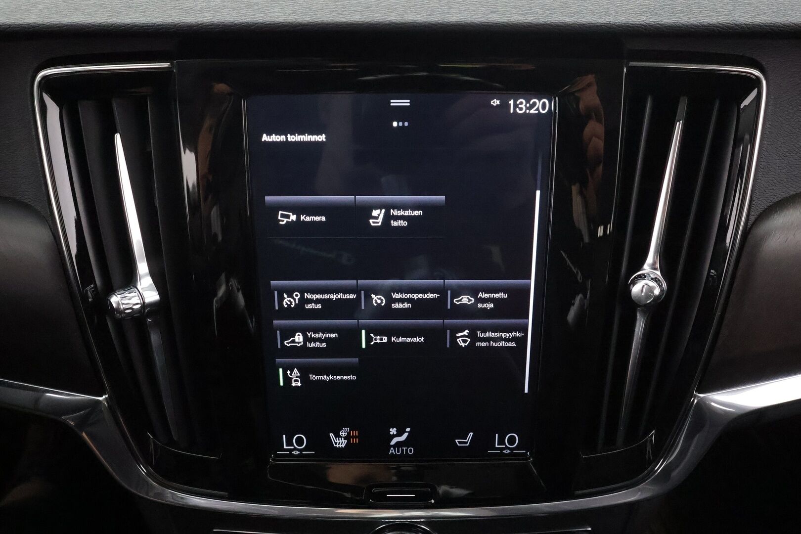 Volvo V90 Cross Country 2018 D4 AWD Business aut * Pilot assist / LED / High Performance audio / Webasto / Koukku / P.Kamera / Keyless * - Kahdet renkaat / Huippu neliveto / Kattavat varusteet - HULLUT AVAJAISHULINAT KORKOTARJOUS 3,29 %