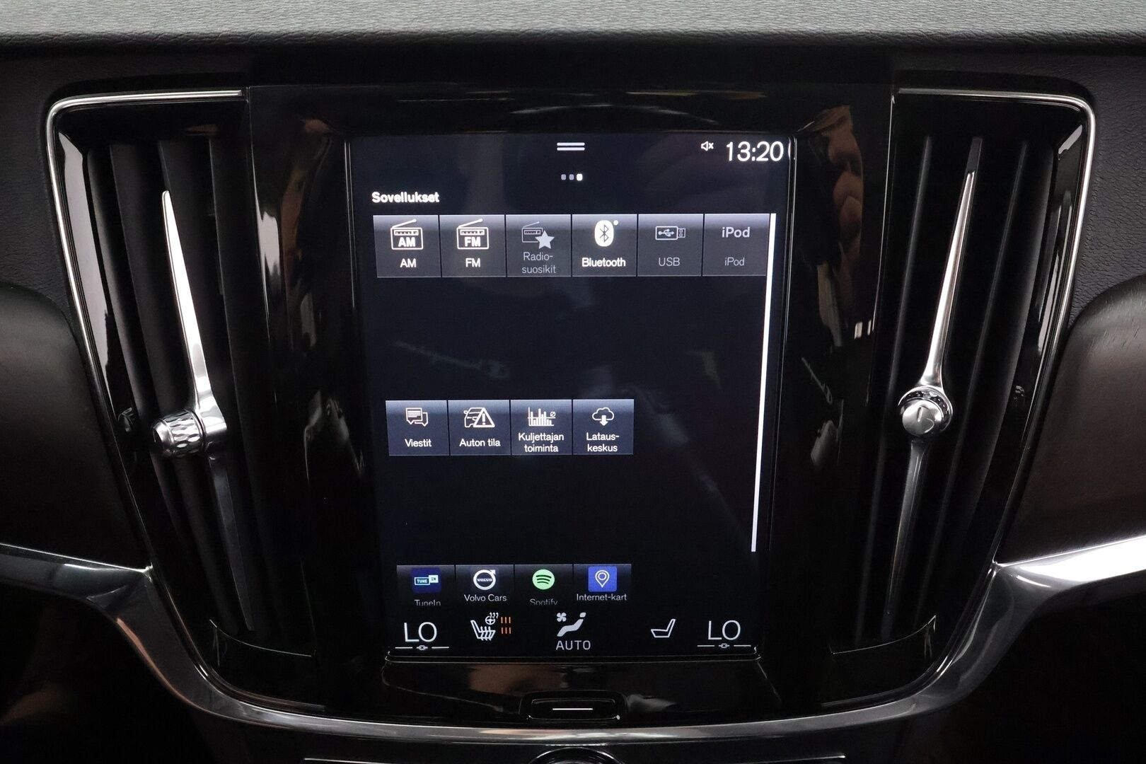 Volvo V90 Cross Country 2018 D4 AWD Business aut * Pilot assist / LED / High Performance audio / Webasto / Koukku / P.Kamera / Keyless * - Kahdet renkaat / Huippu neliveto / Kattavat varusteet - HULLUT AVAJAISHULINAT KORKOTARJOUS 3,29 %