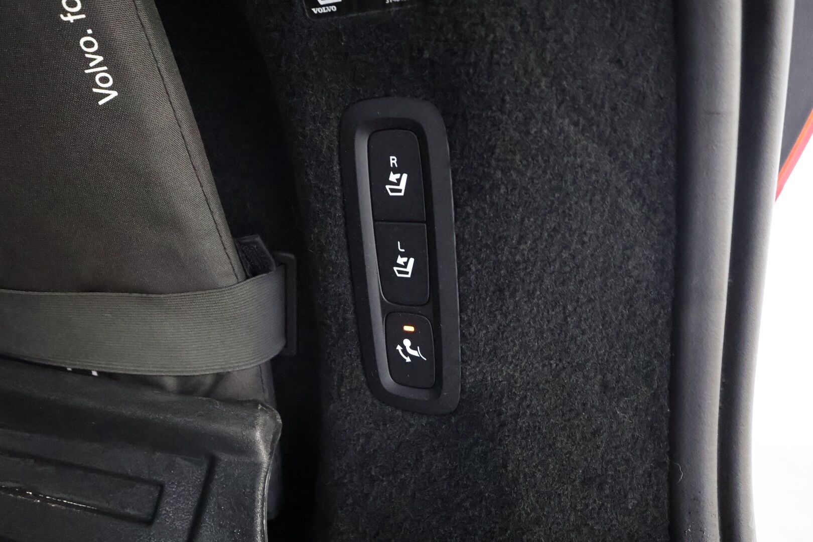 Volvo V90 Cross Country 2018 D4 AWD Business aut * Pilot assist / LED / High Performance audio / Webasto / Koukku / P.Kamera / Keyless * - Kahdet renkaat / Huippu neliveto / Kattavat varusteet - HULLUT AVAJAISHULINAT KORKOTARJOUS 3,29 %