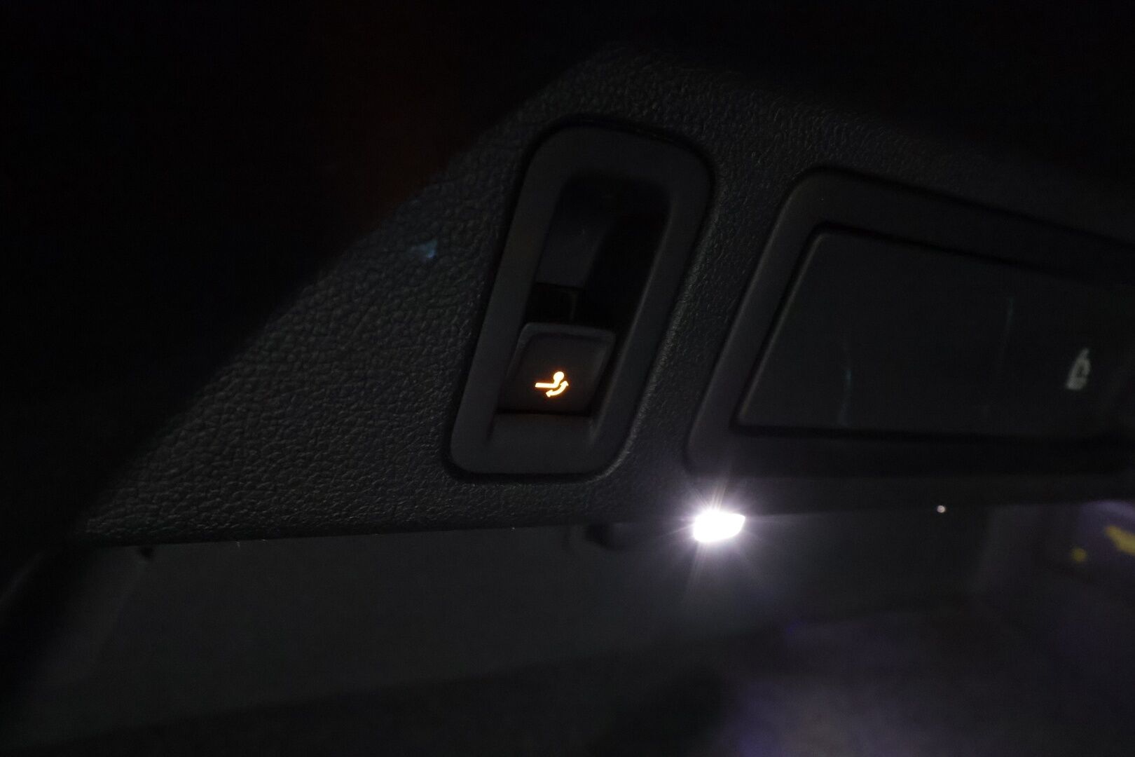 Volkswagen Tiguan 2023 Style 2,0 TDI SCR 147 kW 4MOTION DSG * ACC / P.kamera / IQ.Light / Webasto / Navi / Koukku / Hierovat penkit / KeylessGo * - 1.Om Suomi-auto / Kahdet renkaat aluvanteilla / Merkkihuollettu