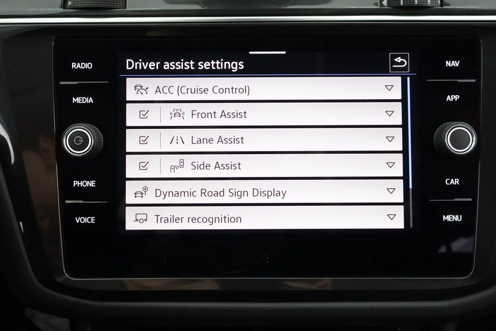 Volkswagen Tiguan 2023 Style 2,0 TDI SCR 147 kW 4MOTION DSG * ACC / P.kamera / IQ.Light / Webasto / Navi / Koukku / Hierovat penkit / KeylessGo * - 1.Om Suomi-auto / Kahdet renkaat aluvanteilla / Merkkihuollettu