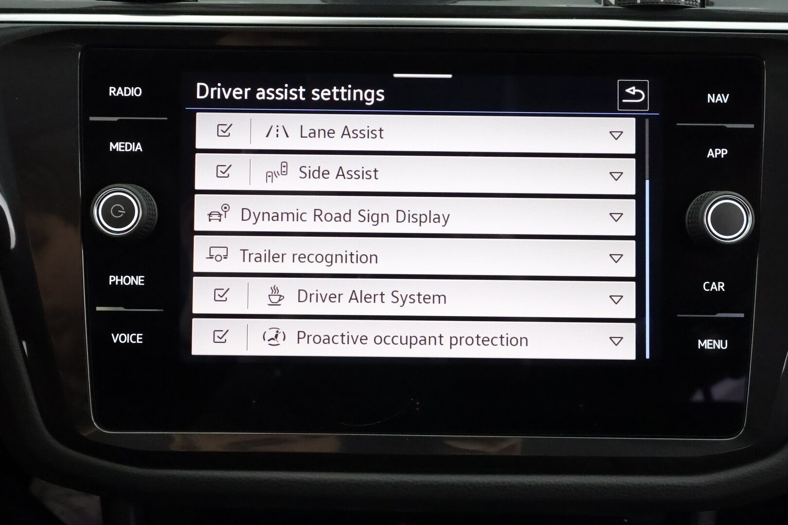 Volkswagen Tiguan 2023 Style 2,0 TDI SCR 147 kW 4MOTION DSG * ACC / P.kamera / IQ.Light / Webasto / Navi / Koukku / Hierovat penkit / KeylessGo * - 1.Om Suomi-auto / Kahdet renkaat aluvanteilla / Merkkihuollettu - HULLU BLACKWEEK KORKOTARJOUS 2,49%