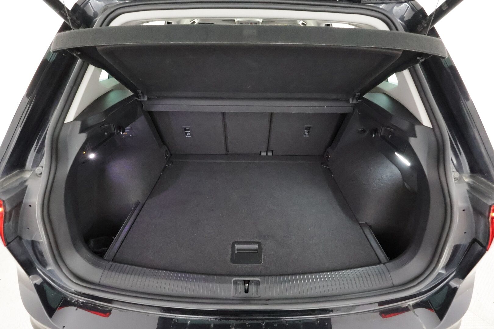 Volkswagen Tiguan 2023 Style 2,0 TDI SCR 147 kW 4MOTION DSG * ACC / P.kamera / IQ.Light / Webasto / Navi / Koukku / Hierovat penkit / KeylessGo * - 1.Om Suomi-auto / Kahdet renkaat aluvanteilla / Merkkihuollettu