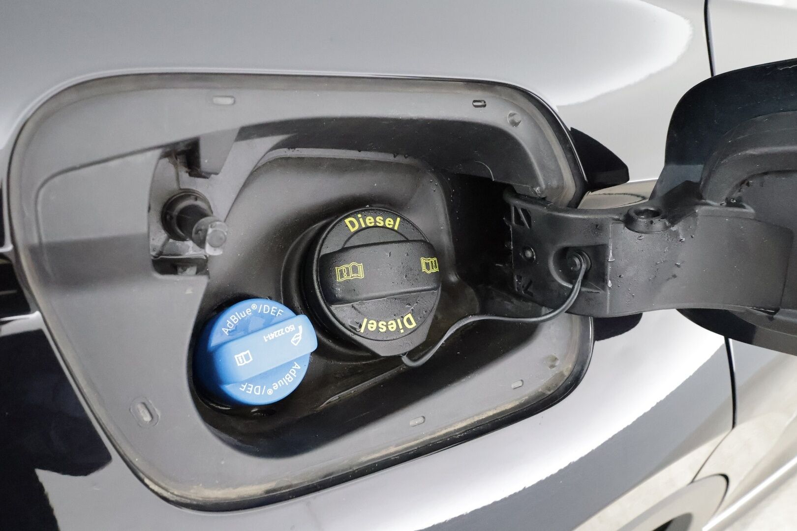 Volkswagen Tiguan 2023 Style 2,0 TDI SCR 147 kW 4MOTION DSG * ACC / P.kamera / IQ.Light / Webasto / Navi / Koukku / Hierovat penkit / KeylessGo * - 1.Om Suomi-auto / Kahdet renkaat aluvanteilla / Merkkihuollettu - HULLU BLACKWEEK KORKOTARJOUS 2,49%