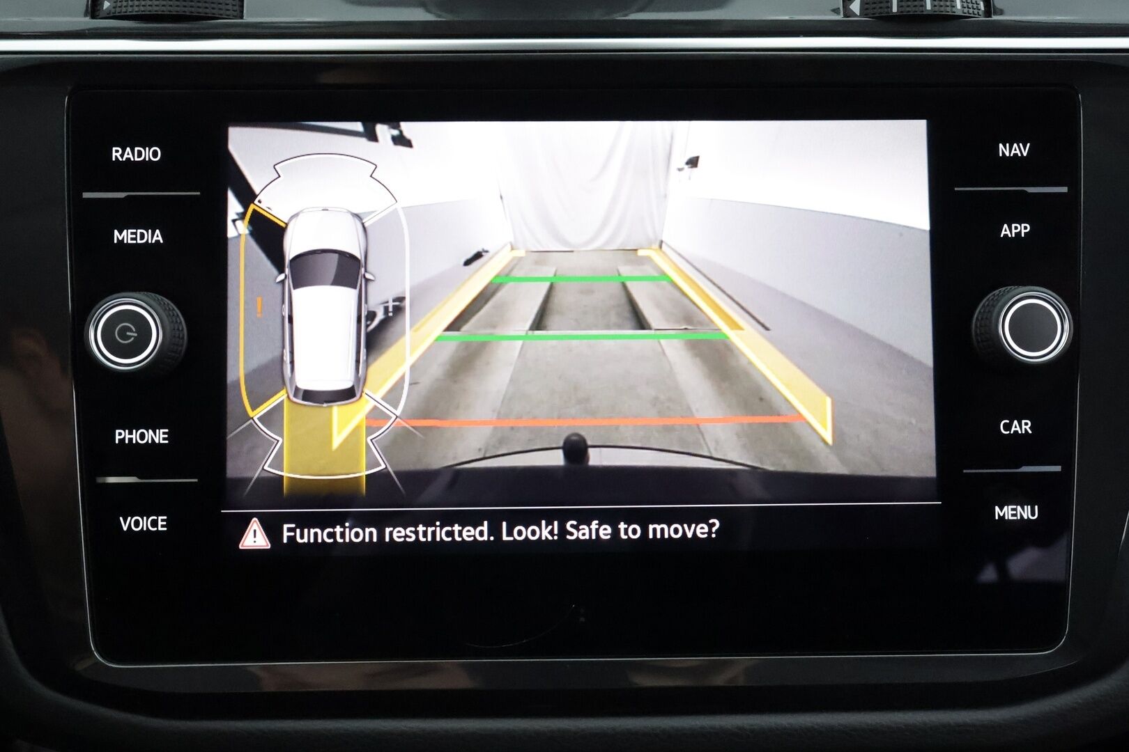 Volkswagen Tiguan 2023 Style 2,0 TDI SCR 147 kW 4MOTION DSG * ACC / P.kamera / IQ.Light / Webasto / Navi / Koukku / Hierovat penkit / KeylessGo * - 1.Om Suomi-auto / Kahdet renkaat aluvanteilla / Merkkihuollettu