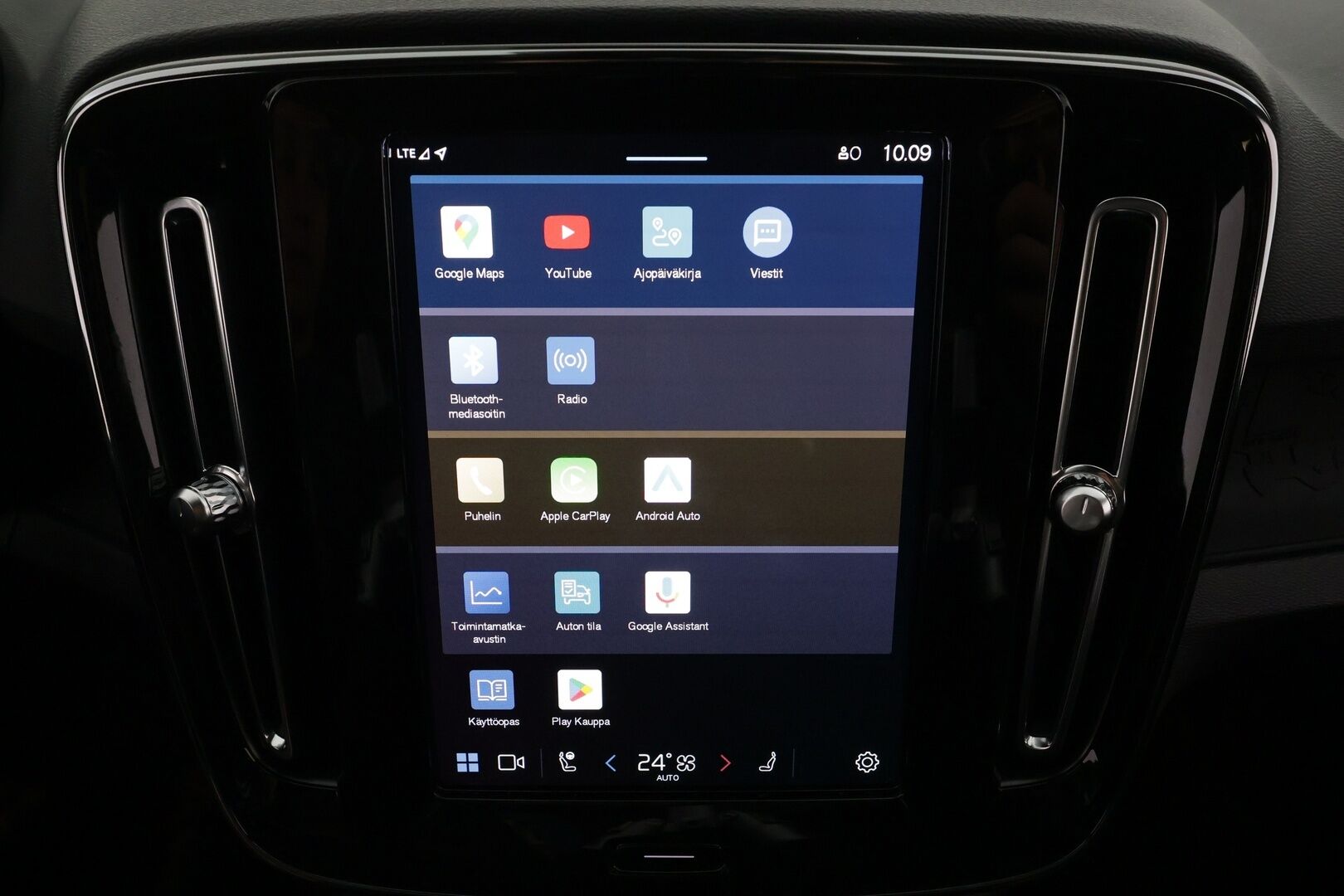 Volvo C40 2023 Recharge Twin Plus aut * ACC / P.kamera / ILP / Muistipenkki / Lasikatto / KeylessGo / BLIS / Sähköluukku / LED / Navi * - 1.Om Suomi-auto / Kahdet renkaat aluvanteilla / Merkkihuollettu - HULLUT AVAJAISHULINAT KORKOTARJOUS 3,29 %