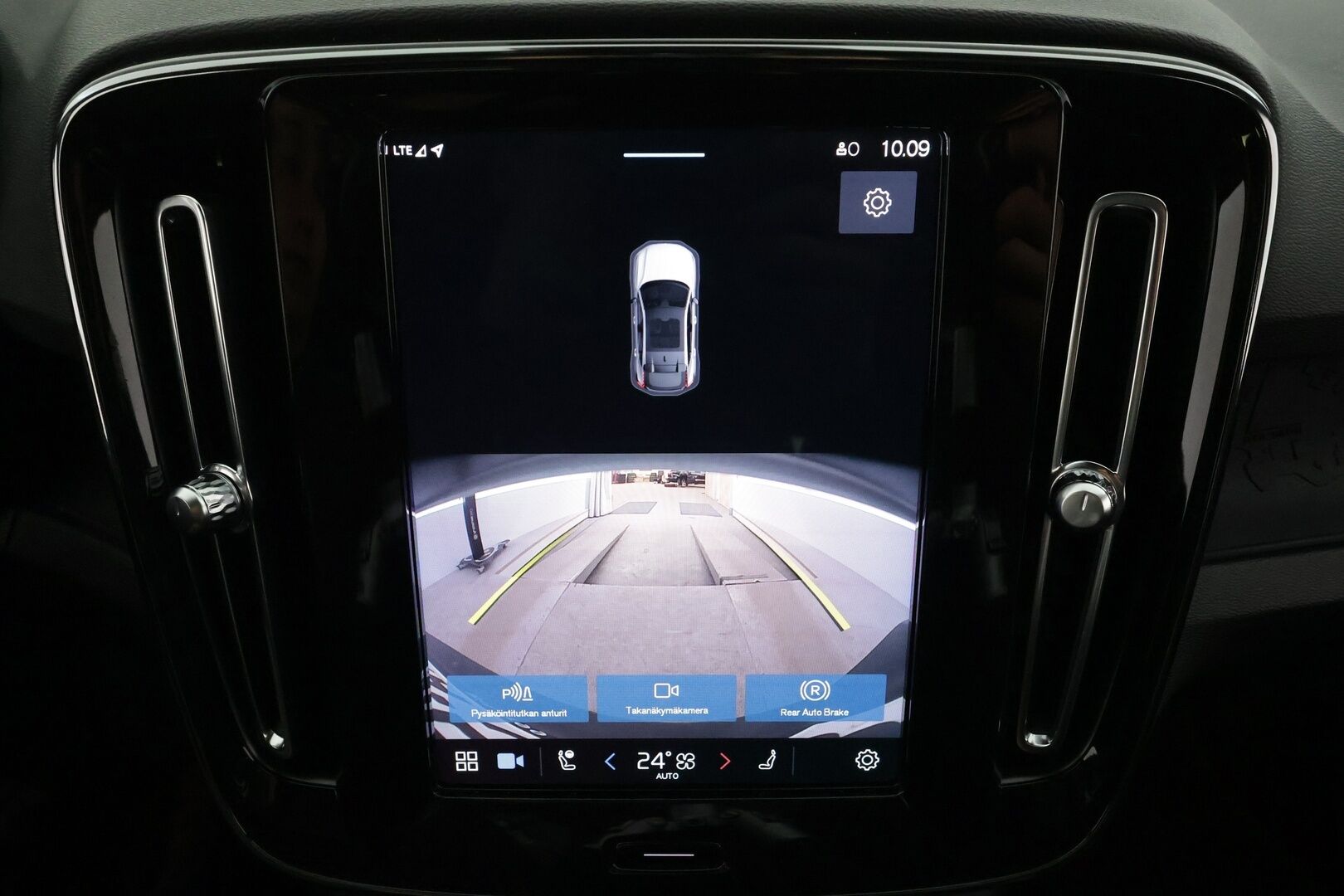 Volvo C40 2023 Recharge Twin Plus aut * ACC / P.kamera / ILP / Muistipenkki / Lasikatto / KeylessGo / BLIS / Sähköluukku / LED / Navi * - 1.Om Suomi-auto / Kahdet renkaat aluvanteilla / Merkkihuollettu