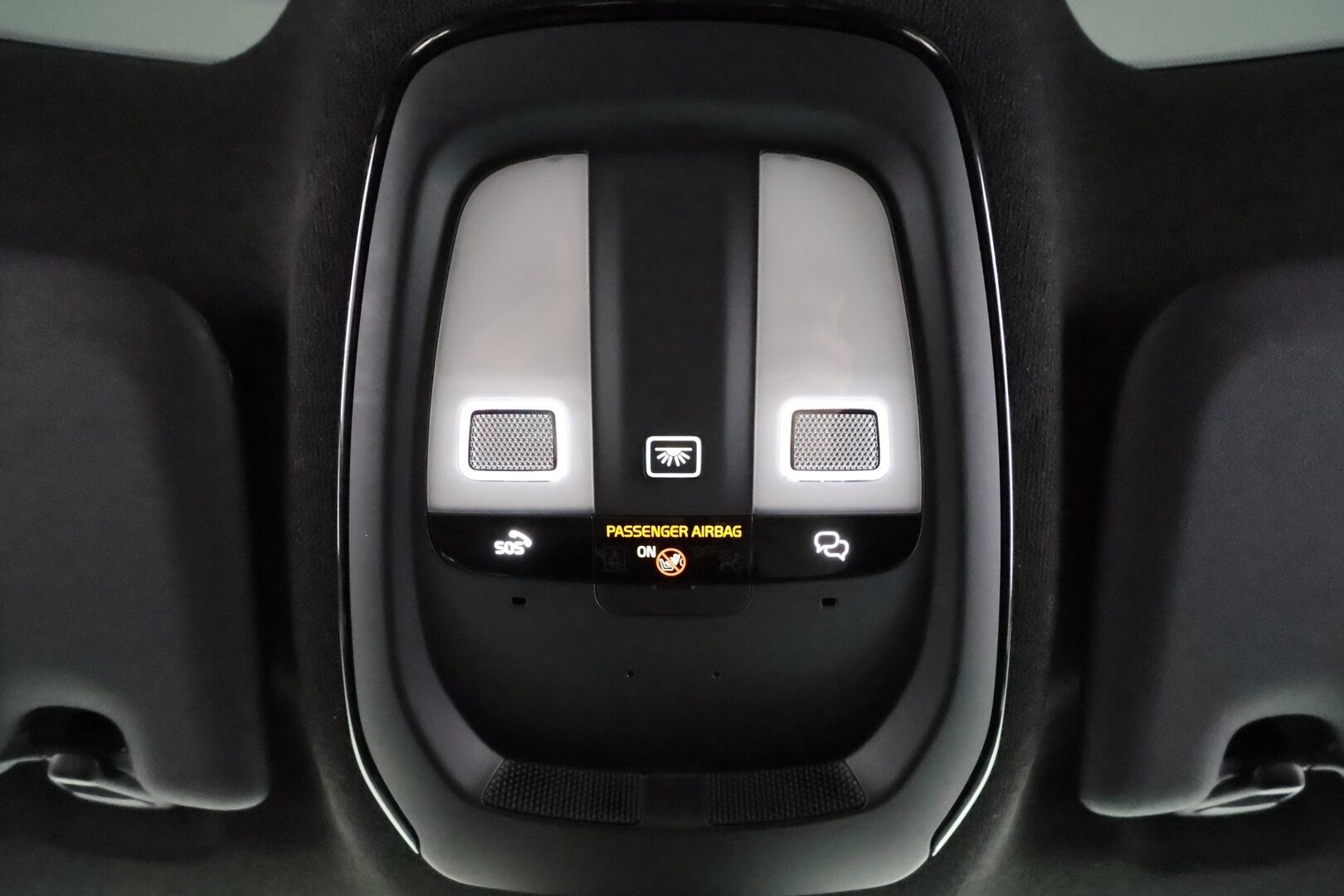 Volvo C40 2023 Recharge Twin Plus aut * ACC / P.kamera / ILP / Muistipenkki / Lasikatto / KeylessGo / BLIS / Sähköluukku / LED / Navi * - 1.Om Suomi-auto / Kahdet renkaat aluvanteilla / Merkkihuollettu - HULLUT AVAJAISHULINAT KORKOTARJOUS 3,29 %