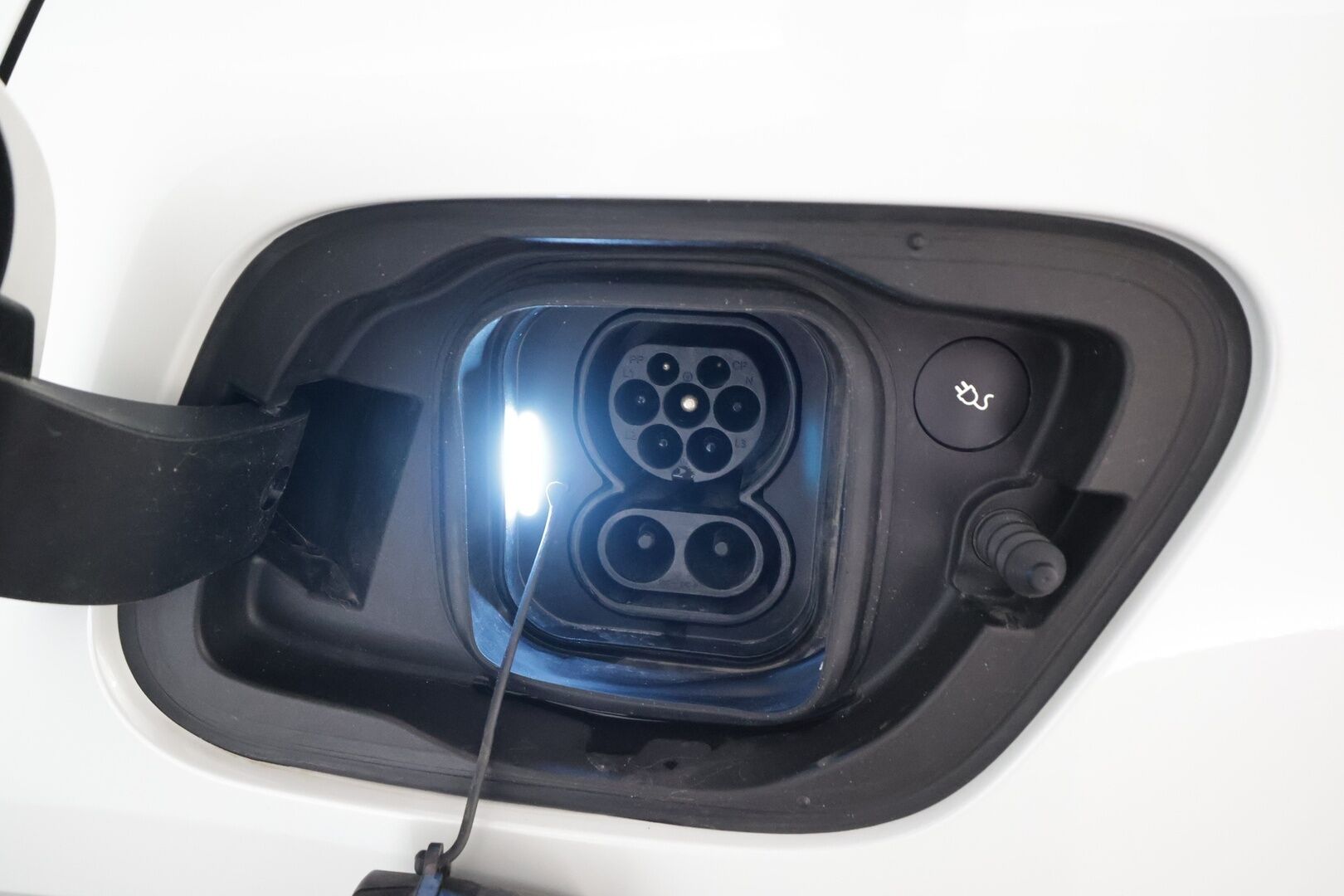 Volvo C40 2023 Recharge Twin Plus aut * ACC / P.kamera / ILP / Muistipenkki / Lasikatto / KeylessGo / BLIS / Sähköluukku / LED / Navi * - 1.Om Suomi-auto / Kahdet renkaat aluvanteilla / Merkkihuollettu