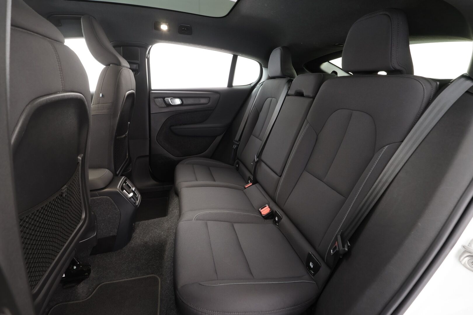 Volvo C40 2023 Recharge Twin Plus aut * ACC / P.kamera / ILP / Muistipenkki / Lasikatto / KeylessGo / BLIS / Sähköluukku / LED / Navi * - 1.Om Suomi-auto / Kahdet renkaat aluvanteilla / Merkkihuollettu - HULLUT AVAJAISHULINAT KORKOTARJOUS 3,29 %