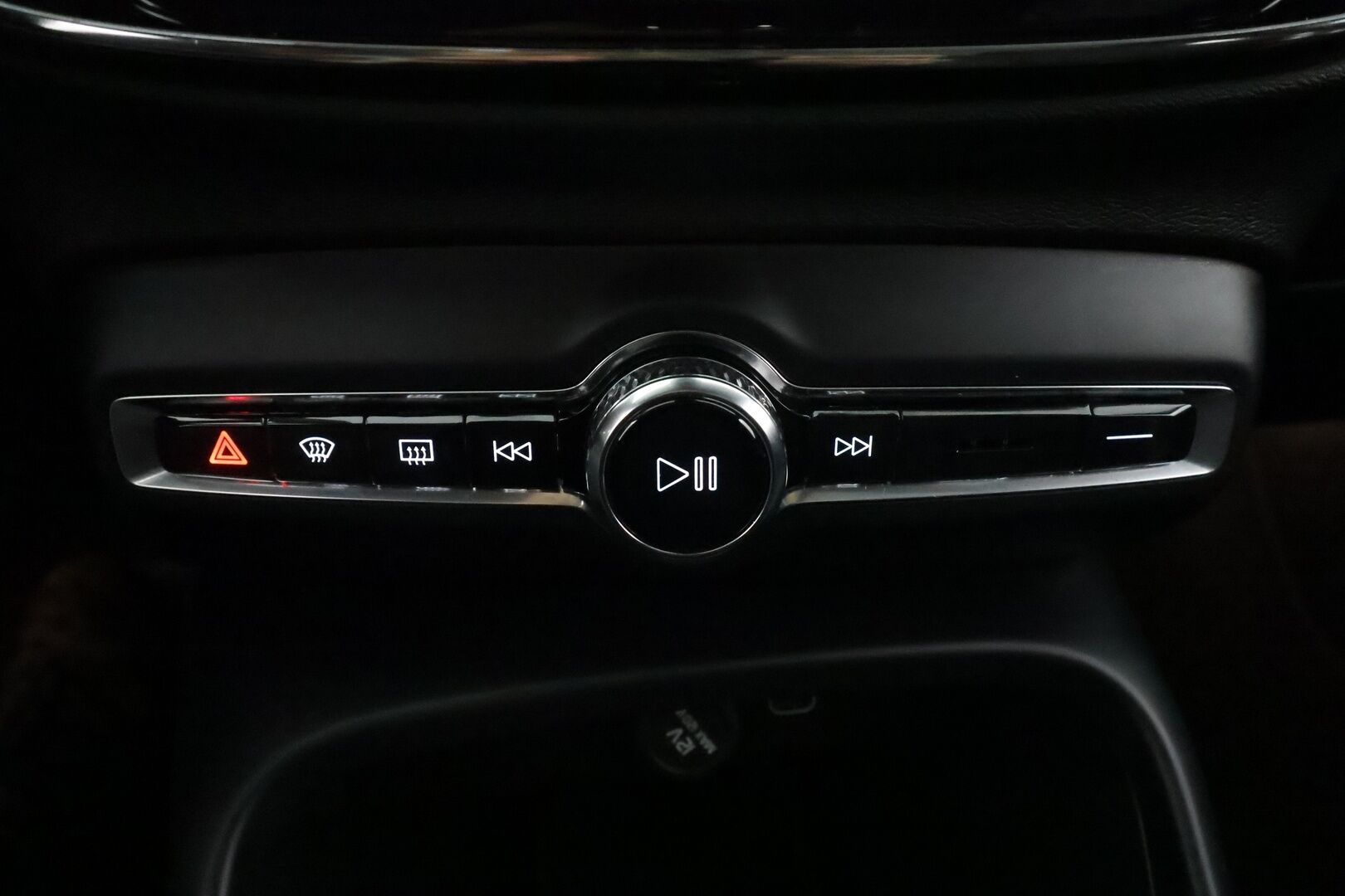 Volvo C40 2023 Recharge Twin Plus aut * ACC / P.kamera / ILP / Muistipenkki / Lasikatto / KeylessGo / BLIS / Sähköluukku / LED / Navi * - 1.Om Suomi-auto / Kahdet renkaat aluvanteilla / Merkkihuollettu