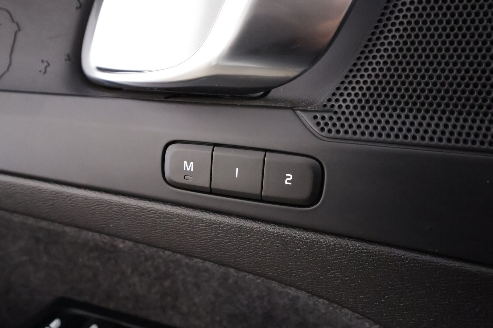 Volvo C40 2023 Recharge Twin Plus aut * ACC / P.kamera / ILP / Muistipenkki / Lasikatto / KeylessGo / BLIS / Sähköluukku / LED / Navi * - 1.Om Suomi-auto / Kahdet renkaat aluvanteilla / Merkkihuollettu - HULLUT AVAJAISHULINAT KORKOTARJOUS 3,29 %