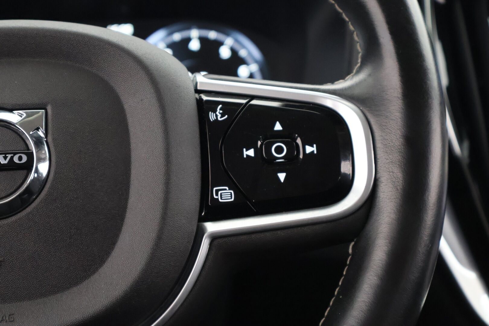 Volvo V60 2020 T4 aut Momentum Advanced - Webasto | Koukku | 360-Kamera | ACC | VOC | Aktiiviset LED-valot | Jakopää vaihdettu vuonna 25! | Harvinainen oikea bensa