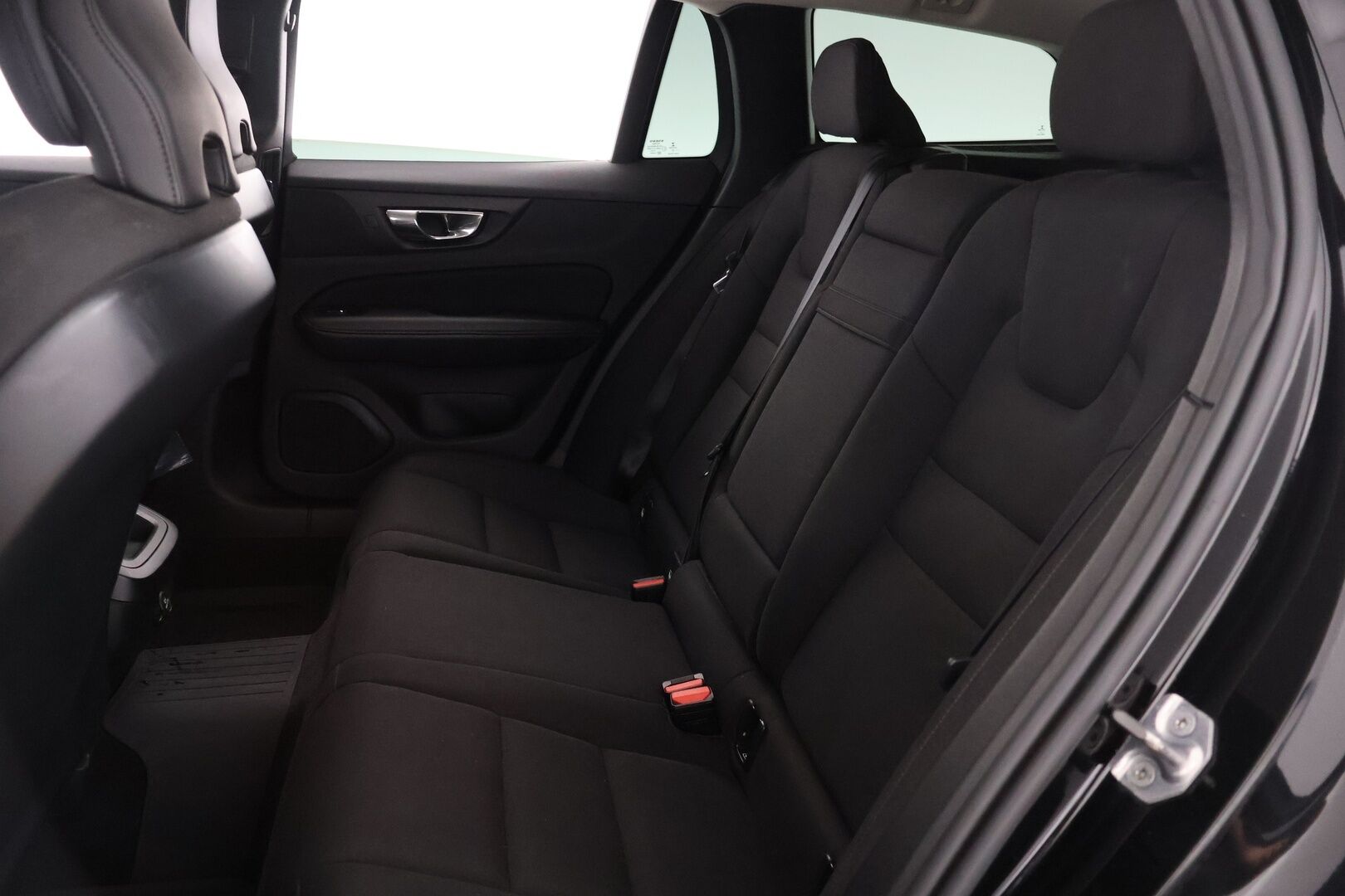 Volvo V60 2020 T4 aut Momentum Advanced - Webasto | Koukku | 360-Kamera | ACC | VOC | Aktiiviset LED-valot | Jakopää vaihdettu vuonna 25! | Harvinainen oikea bensa