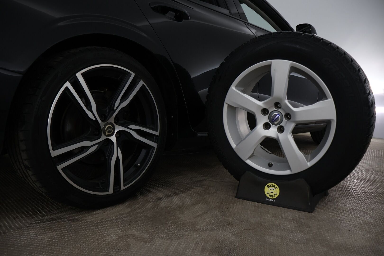 Volvo V60 2020 T4 aut Momentum Advanced - Webasto | Koukku | 360-Kamera | ACC | VOC | Aktiiviset LED-valot | Jakopää vaihdettu vuonna 25! | Harvinainen oikea bensa