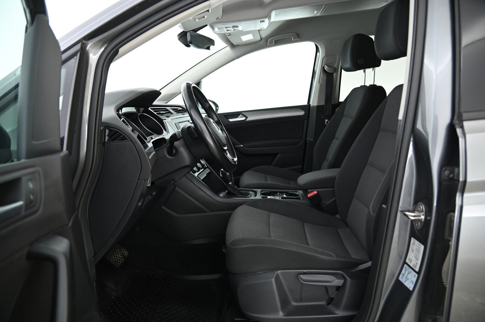 VOLKSWAGEN TOURAN 2017 1.4 TSI DSG R-Line *ACC / 7-P / P.Kamera / Bi-Led / Bluetooth* - Hyvin Huollettu / Uudet kesärenkaat