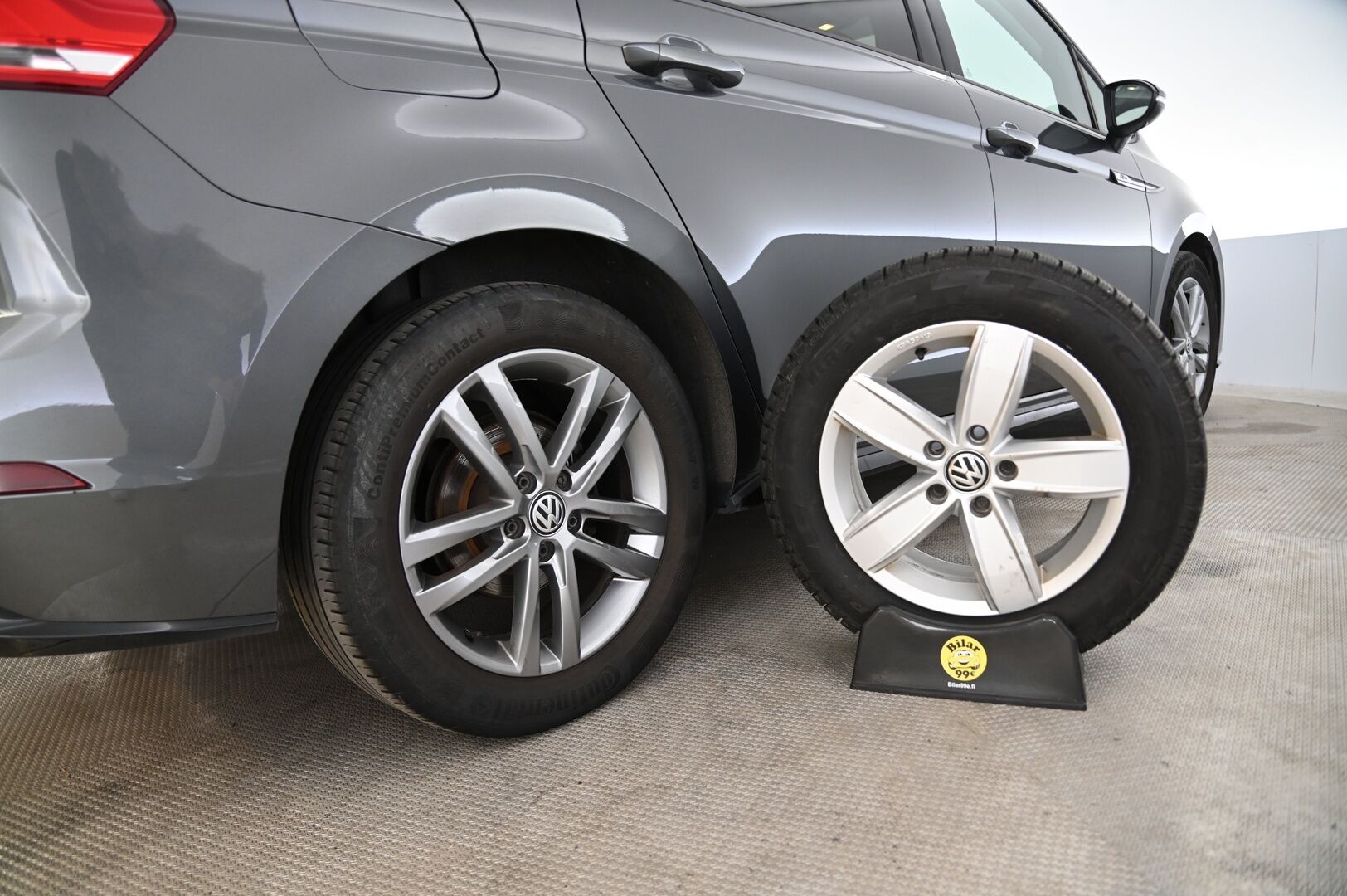 VOLKSWAGEN TOURAN 2017 1.4 TSI DSG R-Line *ACC / 7-P / P.Kamera / Bi-Led / Bluetooth* - Hyvin Huollettu / Uudet kesärenkaat - HULLU BLACKWEEK KORKOTARJOUS 2,49%