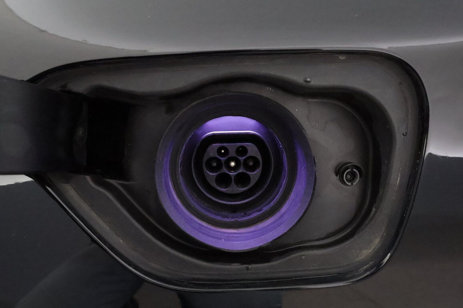 Volvo V60 2020 T8 TwE AWD R-Design aut - Webasto / Adapt.Vakkari / Peruutuskamera / Adapt.LED / Nahkasisusta / Apple&Android / Jatkettu Akkutakuu / Tulossa Tampereelle!