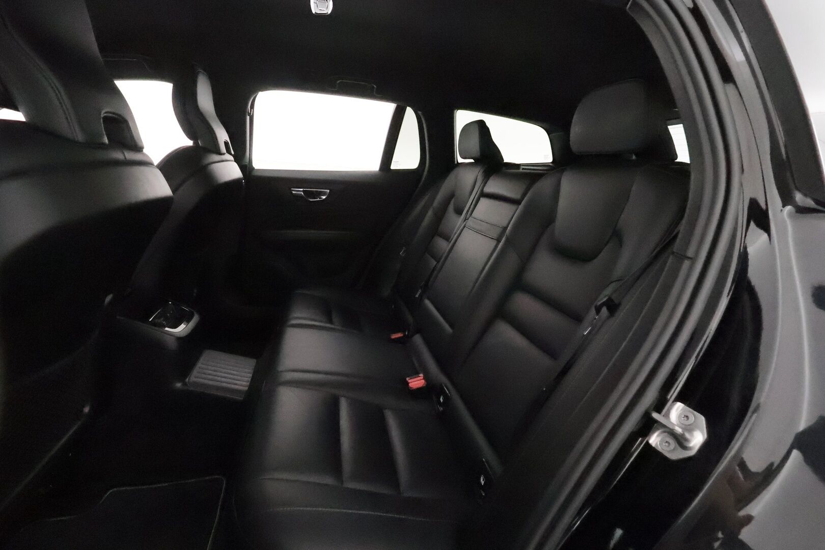 Volvo V60 2020 T8 TwE AWD R-Design aut **Adapt.vakkari / Pa-lämmitin / Sporttipenkit / Keyless / Apple&Android / VOC**