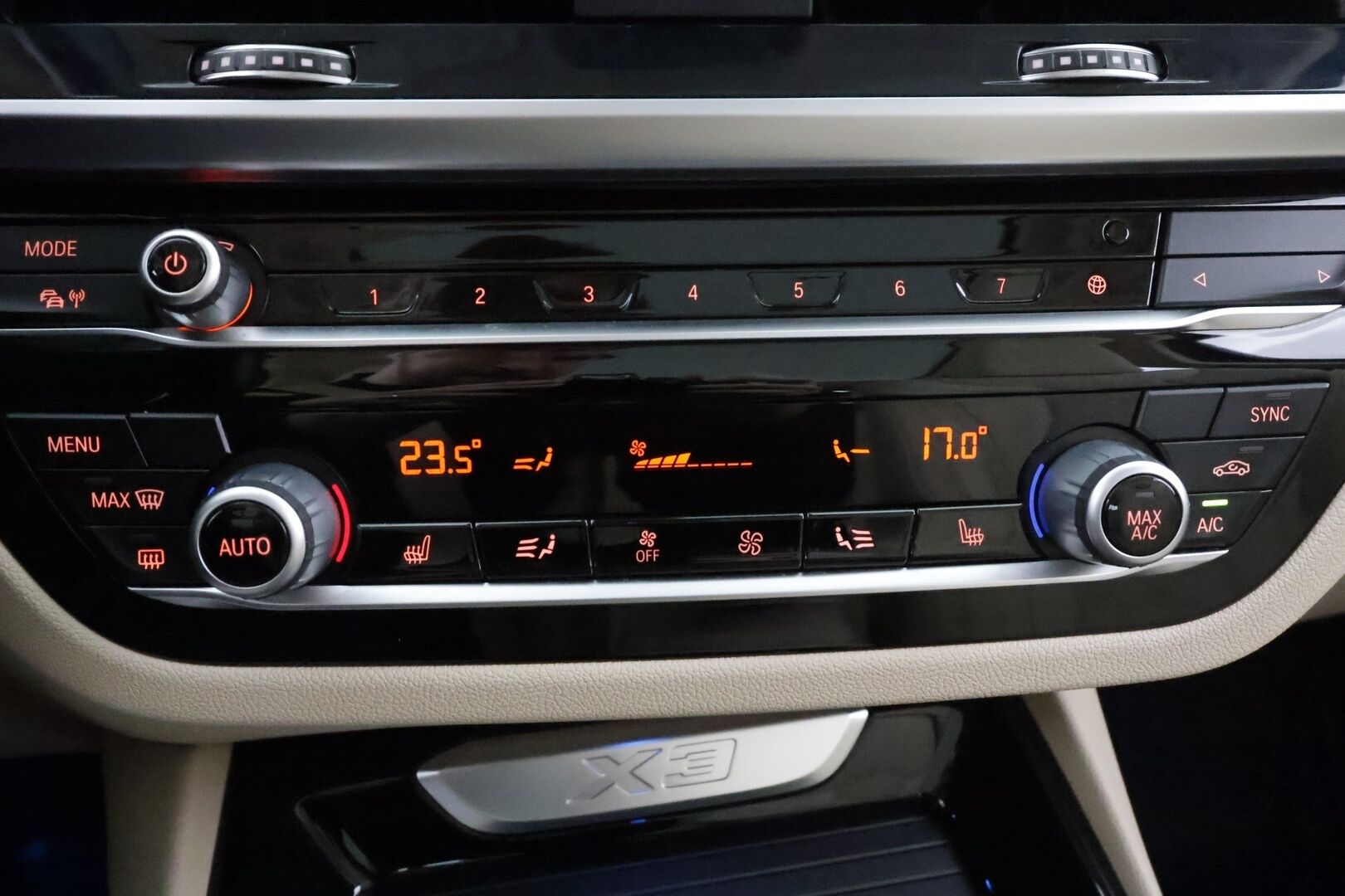 BMW X3 2020 G01 xDrive 30e A Business Luxury * Vakkari / Panorama / P.kamera / LED / Navi / Sporttipenkit / Hifi / Koukku * - Kahdet renkaat aluvanteilla - Osta nyt, maksa vasta ensi vuonna