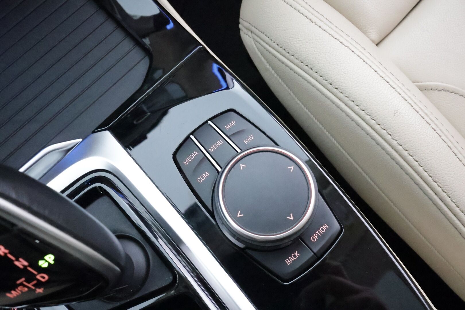 BMW X3 2020 G01 xDrive 30e A Business Luxury * Vakkari / Panorama / P.kamera / LED / Navi / Sporttipenkit / Hifi / Koukku * - Kahdet renkaat aluvanteilla - Osta nyt, maksa vasta ensi vuonna