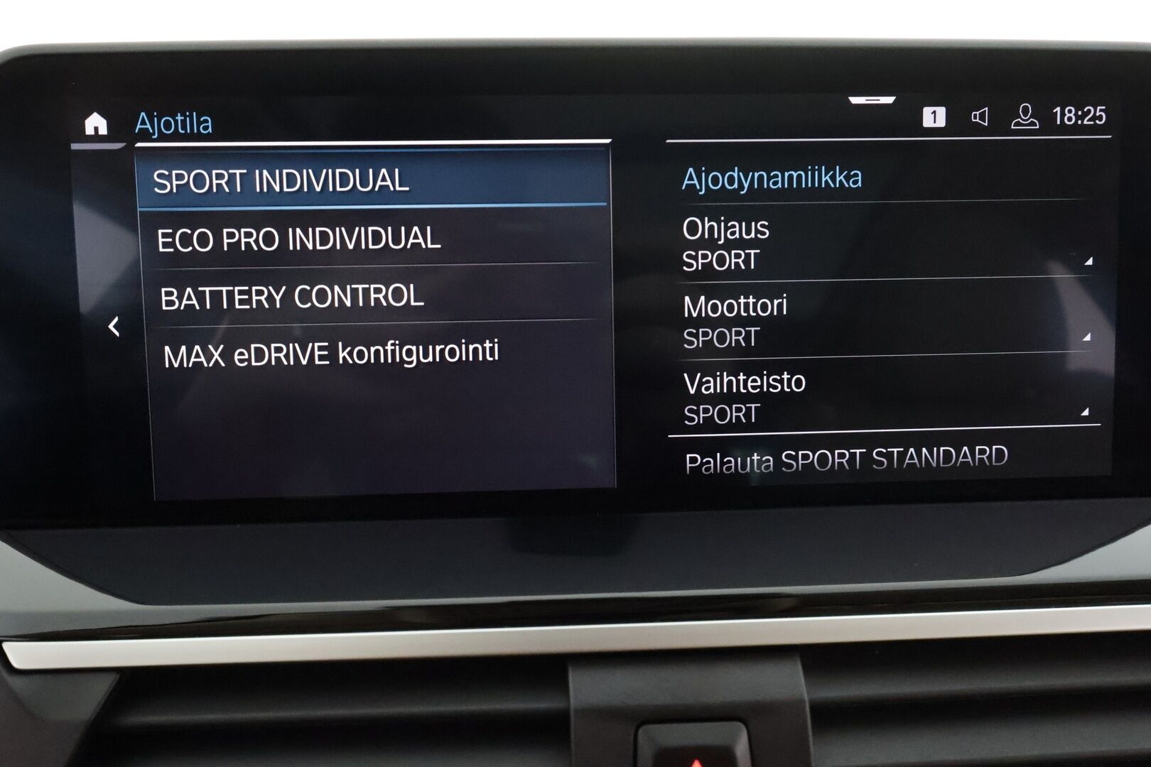BMW X3 2020 G01 xDrive 30e A Business Luxury * Vakkari / Panorama / P.kamera / LED / Navi / Sporttipenkit / Hifi / Koukku * - Kahdet renkaat aluvanteilla - Osta nyt, maksa vasta ensi vuonna