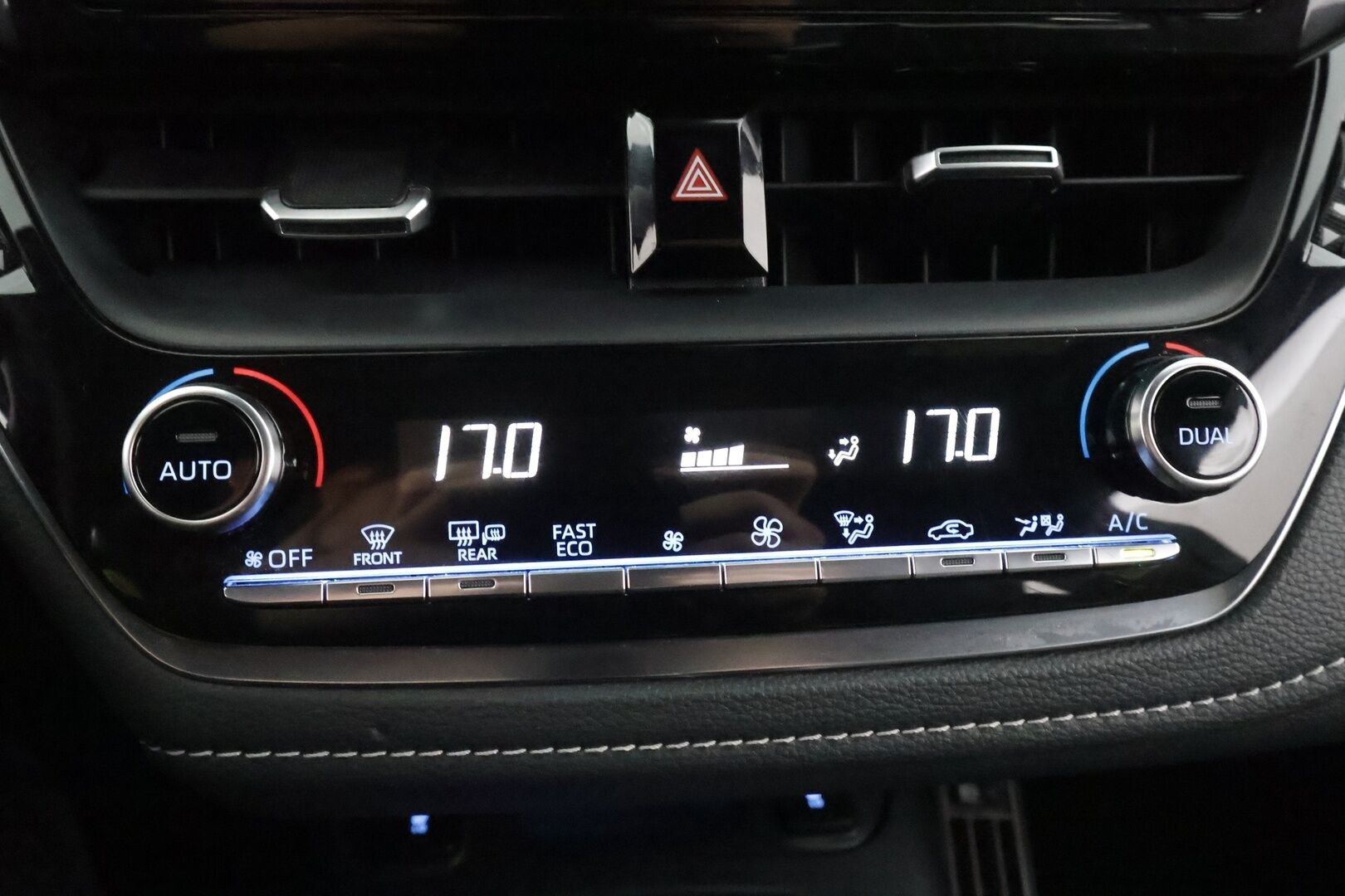 Toyota Corolla 2021 Touring Sports 1,8 Hybrid GR Sport - | ACC | Lohko | P.Kamera | Puolinahat | Ratinlämmitys | Apple&Android | Kahdet Renkaat |