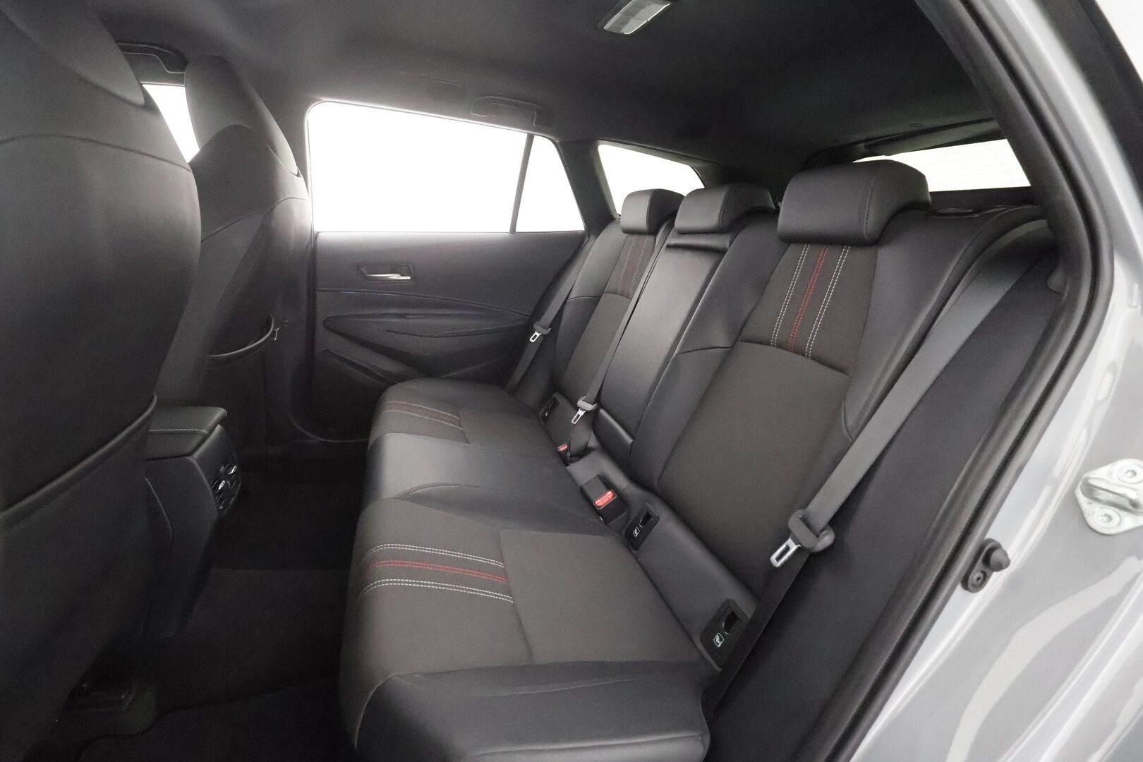 Toyota Corolla 2021 Touring Sports 1,8 Hybrid GR Sport - | ACC | Lohko | P.Kamera | Puolinahat | Ratinlämmitys | Apple&Android | Kahdet Renkaat |