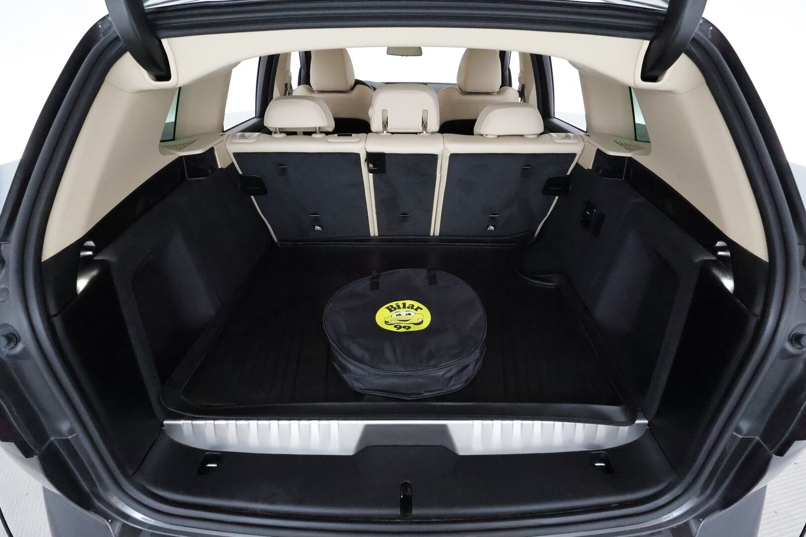 BMW X3 2023 G01 xDrive 30e A Charged Edition **Facelift / Hifi / Koukku / Keyless / Sporttipenkit / Apple&Android / P.kamera** - 1-om. Suomi-auto / Akku kuntotarkastettu! / Kahdet renkaat aluvanteilla