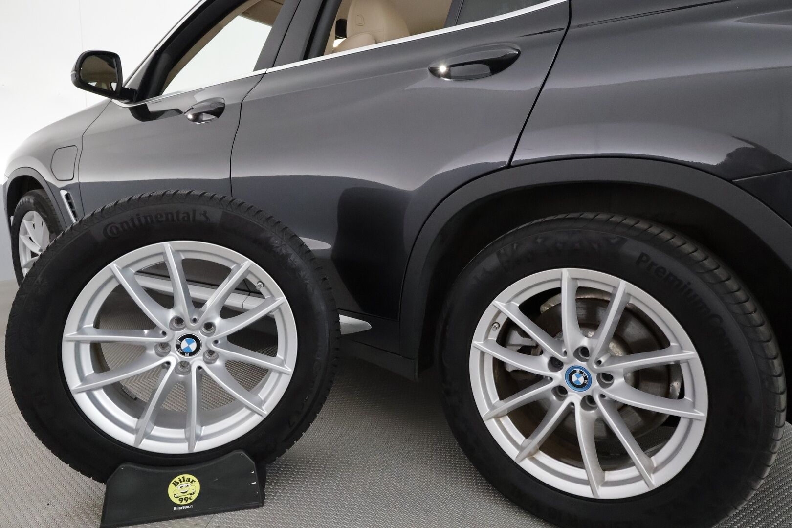 BMW X3 2023 G01 xDrive 30e A Charged Edition **Facelift / Hifi / Koukku / Keyless / Sporttipenkit / Apple&Android / P.kamera** - 1-om. Suomi-auto / Akku kuntotarkastettu! / Kahdet renkaat aluvanteilla