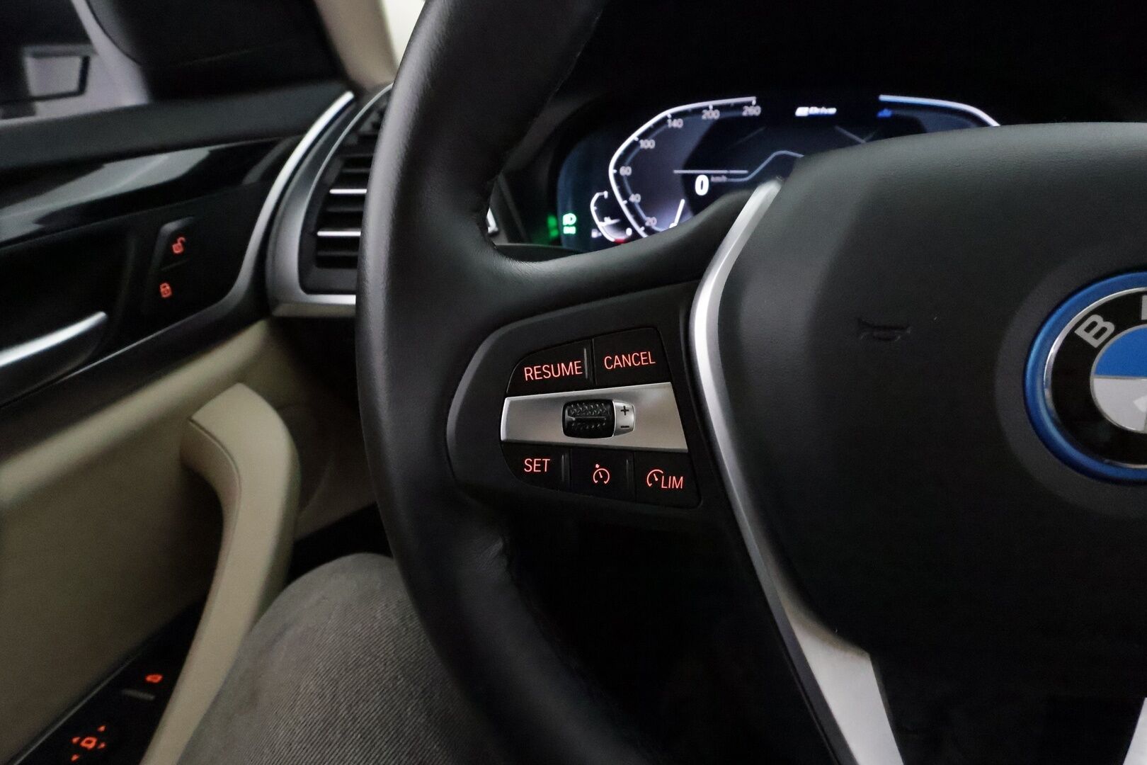 BMW X3 2023 G01 xDrive 30e A Charged Edition **Facelift / Hifi / Koukku / Keyless / Sporttipenkit / Apple&Android / P.kamera** - 1-om. Suomi-auto / Akku kuntotarkastettu! / Kahdet renkaat aluvanteilla