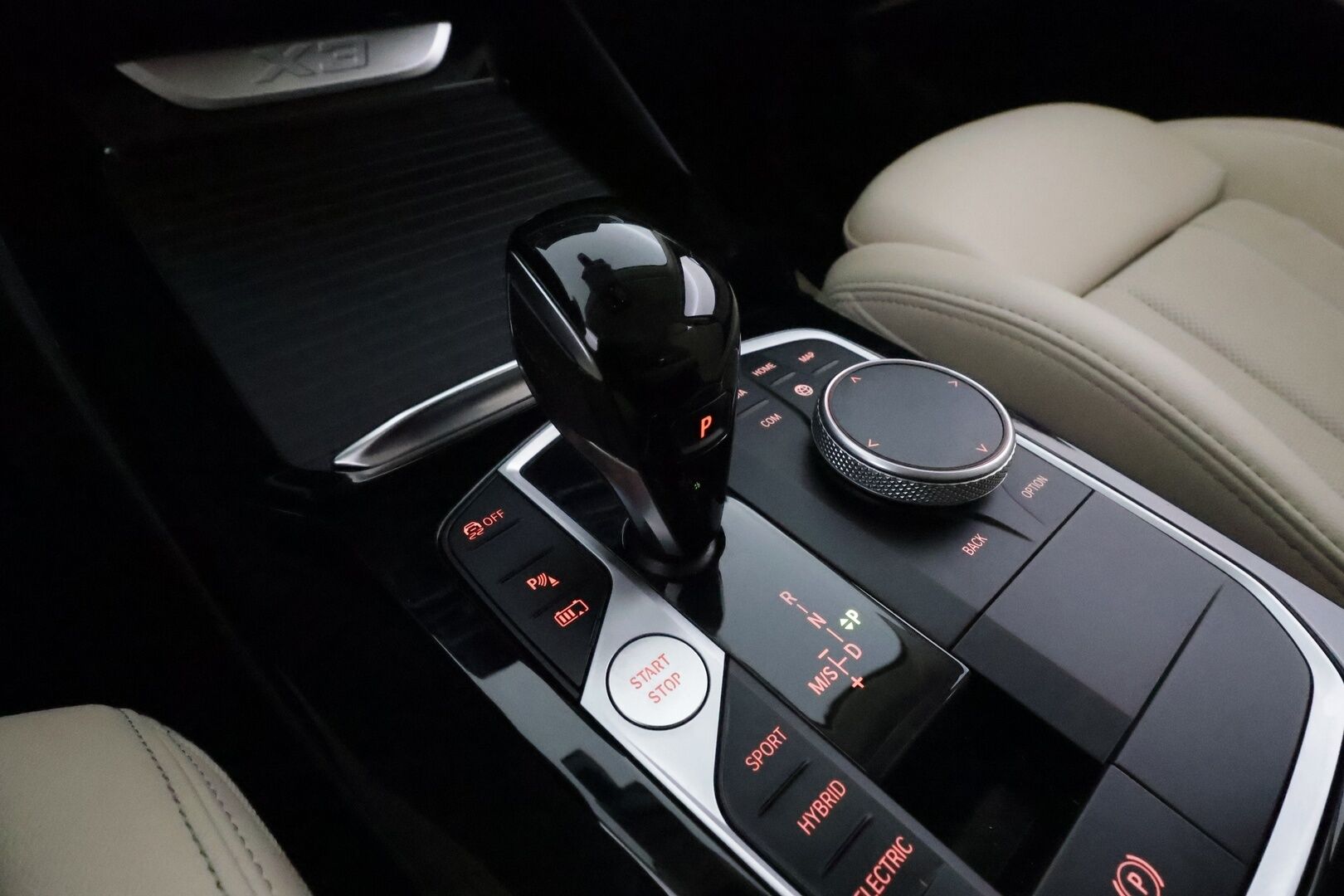 BMW X3 2023 G01 xDrive 30e A Charged Edition **Facelift / Hifi / Koukku / Keyless / Sporttipenkit / Apple&Android / P.kamera** - 1-om. Suomi-auto / Akku kuntotarkastettu! / Kahdet renkaat aluvanteilla