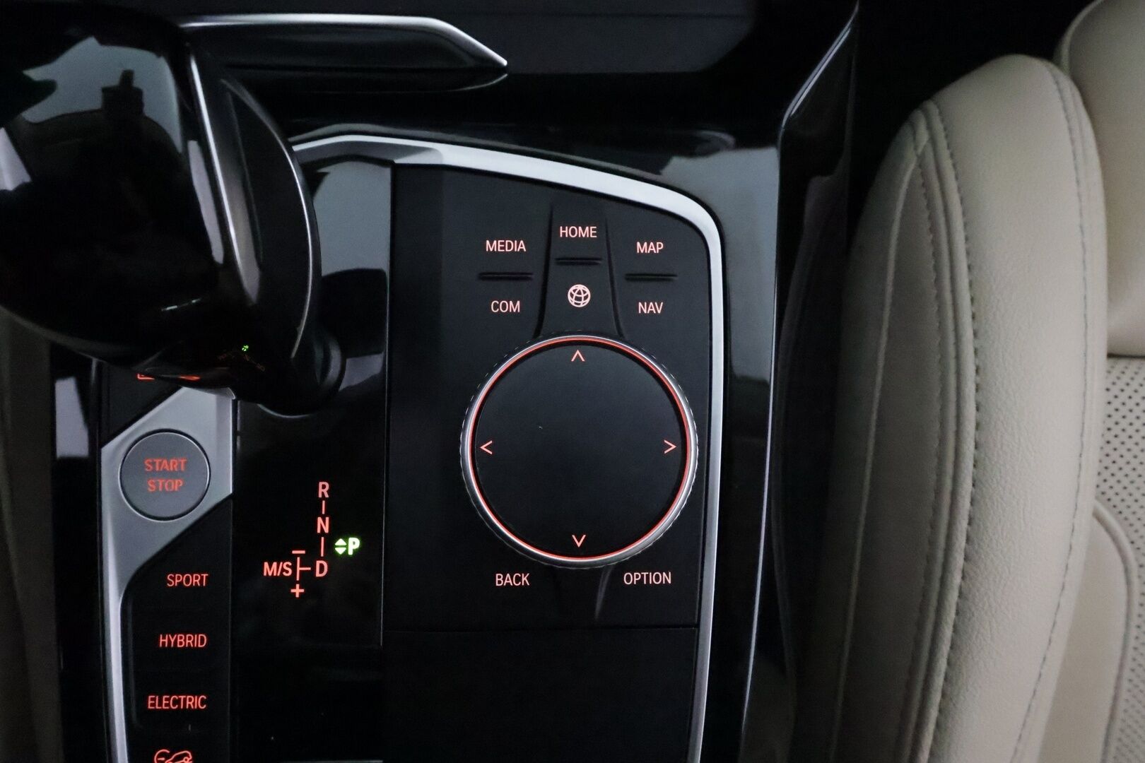 BMW X3 2023 G01 xDrive 30e A Charged Edition **Facelift / Hifi / Koukku / Keyless / Sporttipenkit / Apple&Android / P.kamera** - 1-om. Suomi-auto / Akku kuntotarkastettu! / Kahdet renkaat aluvanteilla