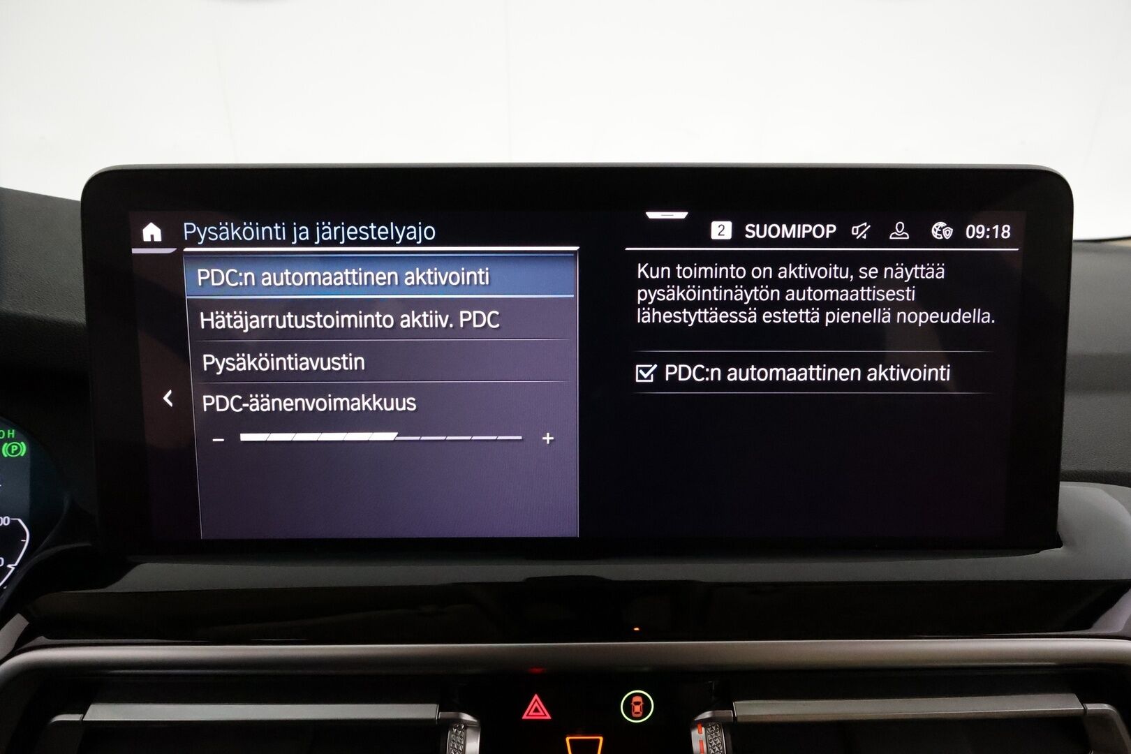BMW X3 2023 G01 xDrive 30e A Charged Edition **Facelift / Hifi / Koukku / Keyless / Sporttipenkit / Apple&Android / P.kamera** - 3,99 % KORKOTARJOUS TÄHÄN AUTOON 21.9. ASTI! - 1-om. Suomi-auto / Akku kuntotarkastettu! / Kahdet renkaat aluvanteilla