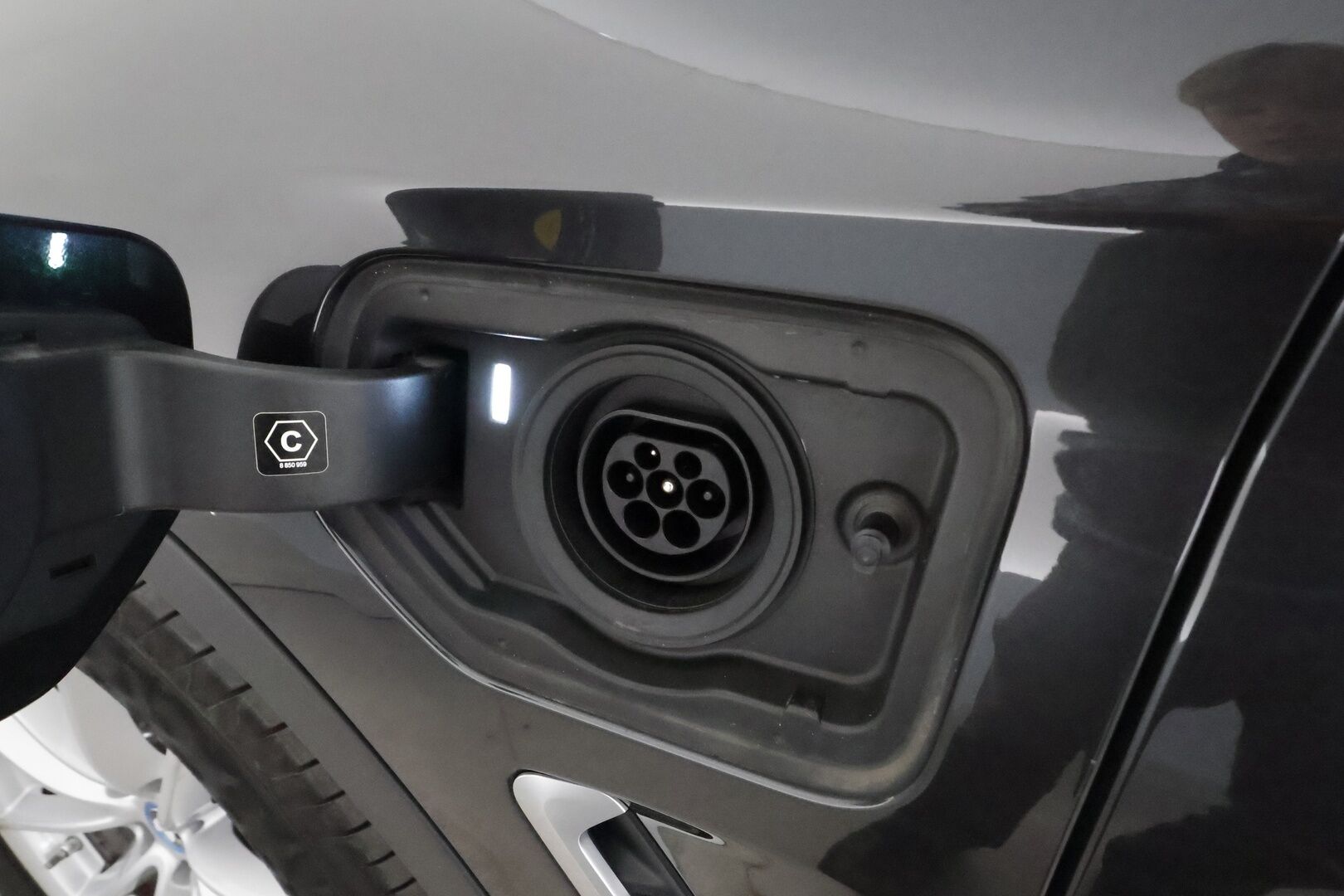 BMW X3 2023 G01 xDrive 30e A Charged Edition **Facelift / Hifi / Koukku / Keyless / Sporttipenkit / Apple&Android / P.kamera** - 1-om. Suomi-auto / Akku kuntotarkastettu! / Kahdet renkaat aluvanteilla