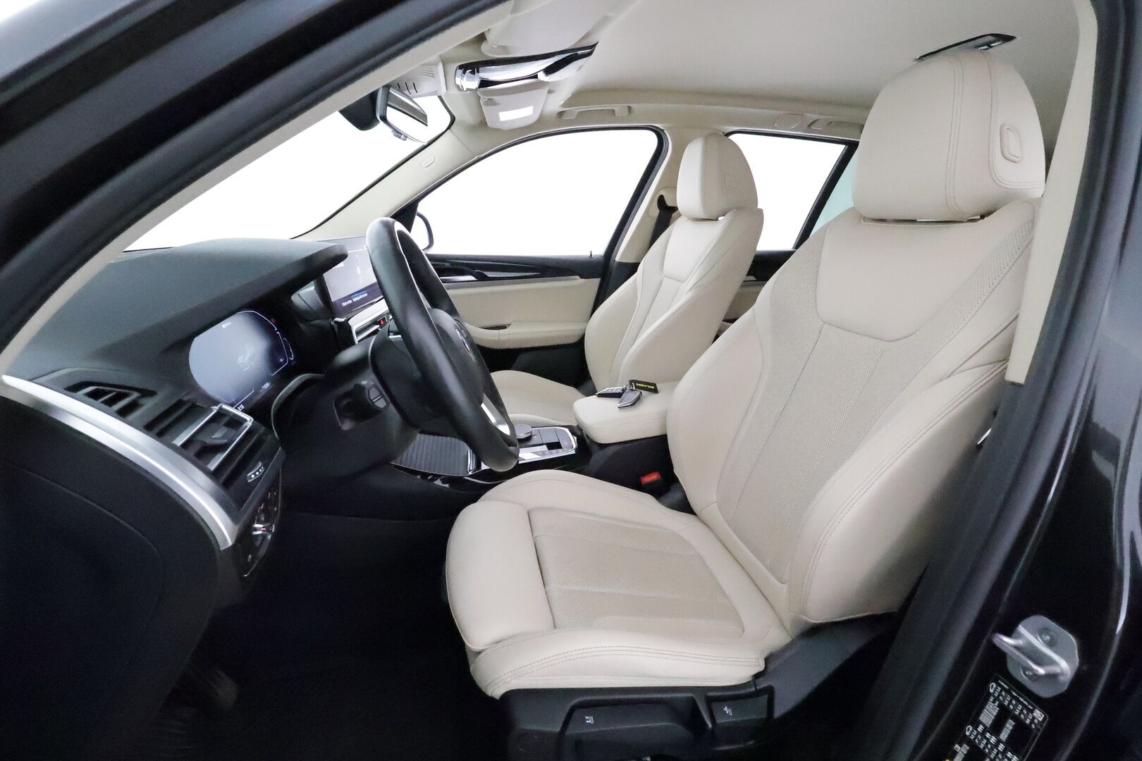 BMW X3 2023 G01 xDrive 30e A Charged Edition **Facelift / Hifi / Koukku / Keyless / Sporttipenkit / Apple&Android / P.kamera** - 1-om. Suomi-auto / Akku kuntotarkastettu! / Kahdet renkaat aluvanteilla