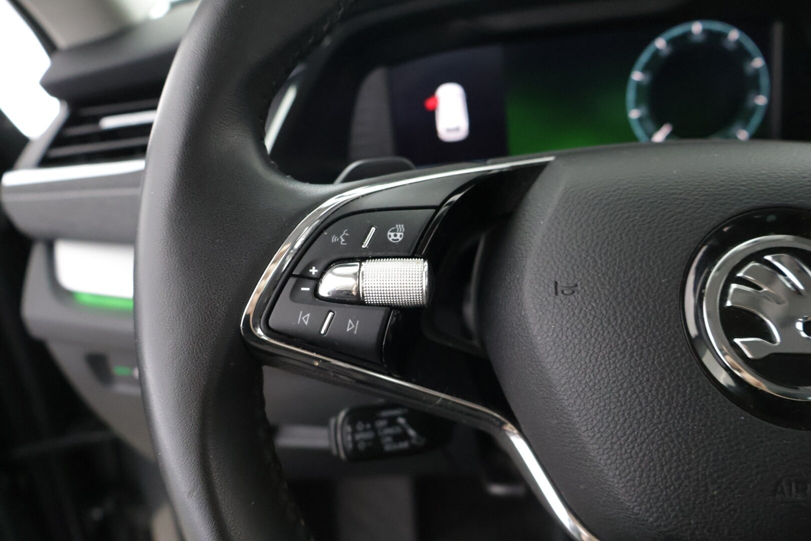 Skoda Octavia 2024 Combi 1.4 TSI PHEV Style iV DSG Autom. - ACC | P. Kamera | Webasto | Koukku | Digimittari | Side Assist | Juuri huollettu
